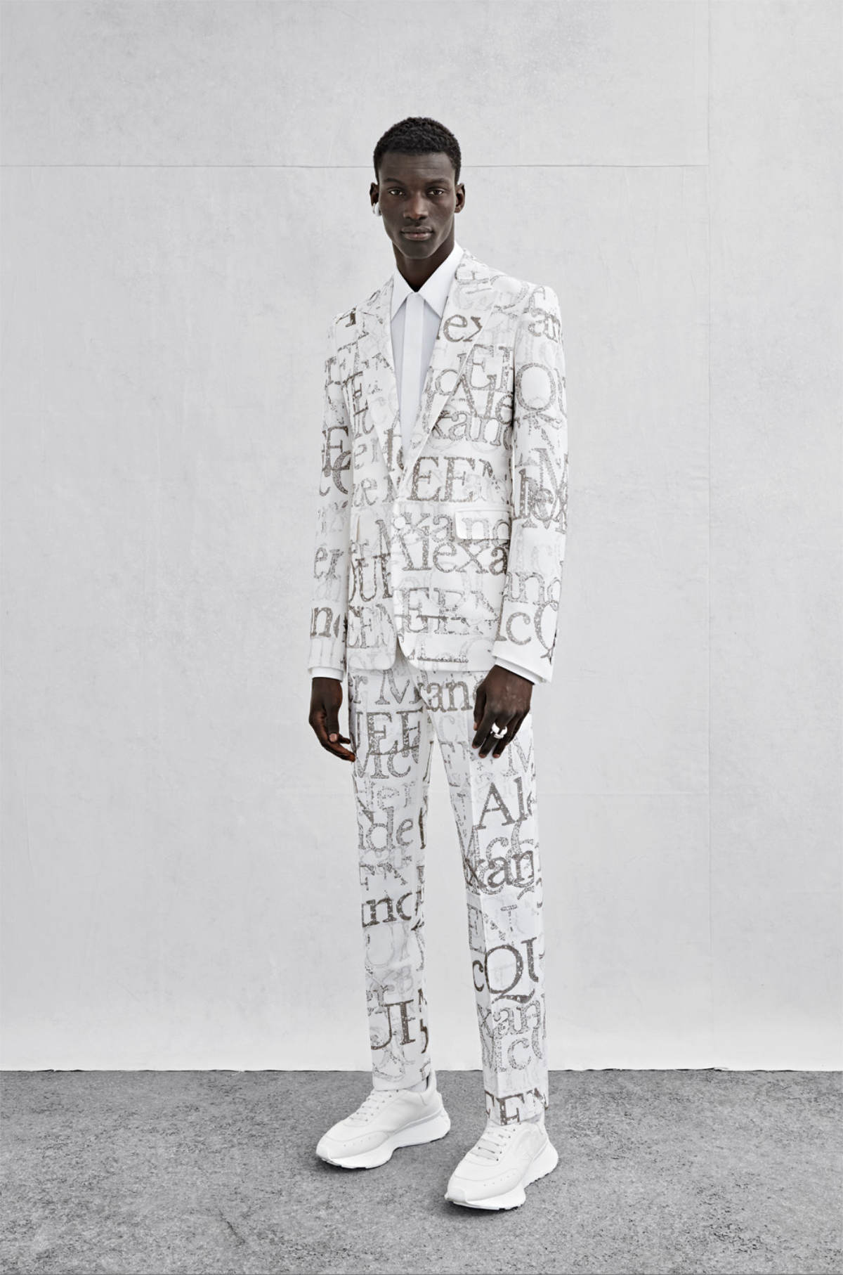 Alexander McQueen Presents Its New Spring/Summer 2023 Menswear Collection