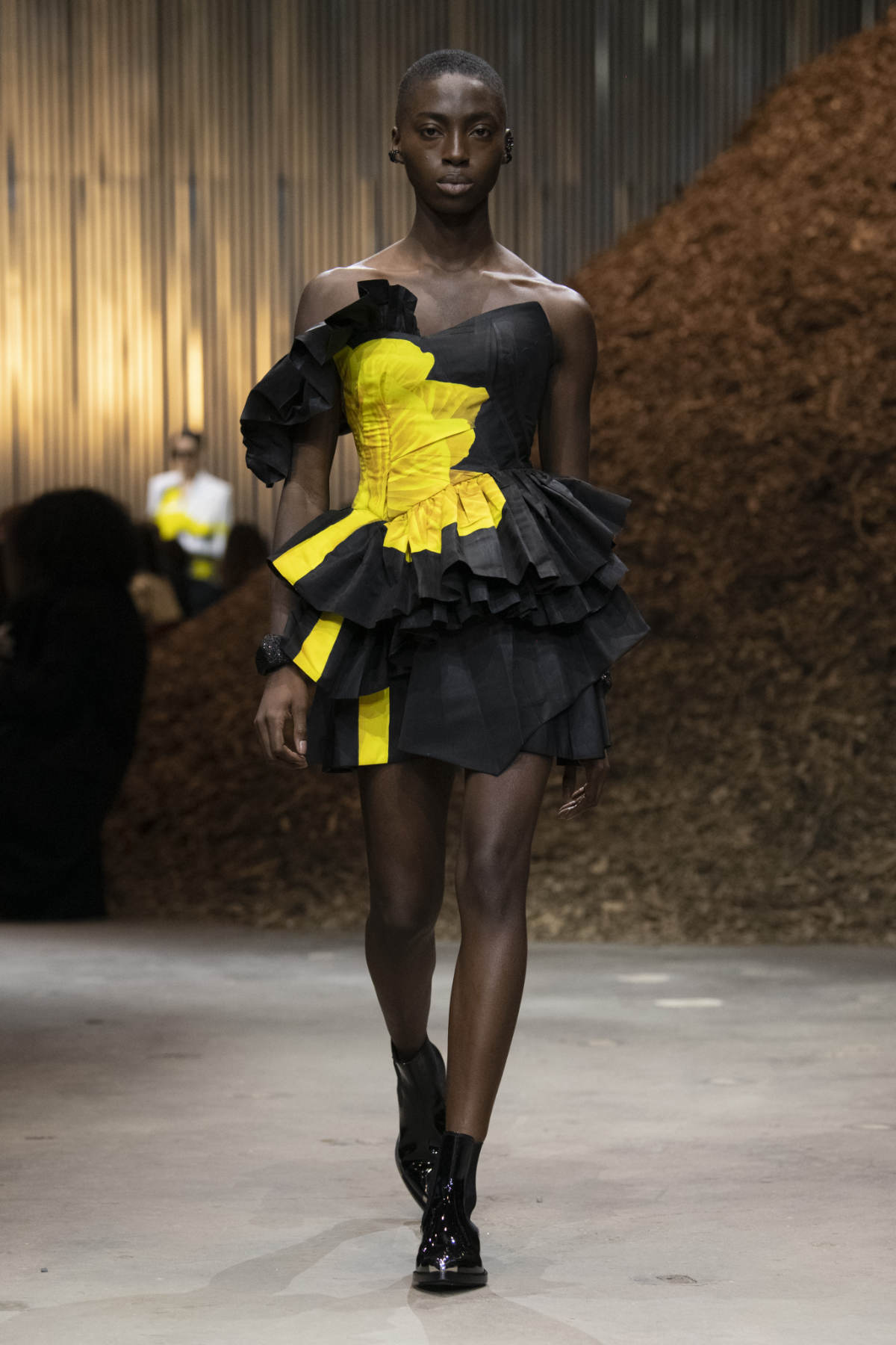 Alexander McQueen Presents Its New Autumn Winter 2022 Womenswear Collection: Mycelium