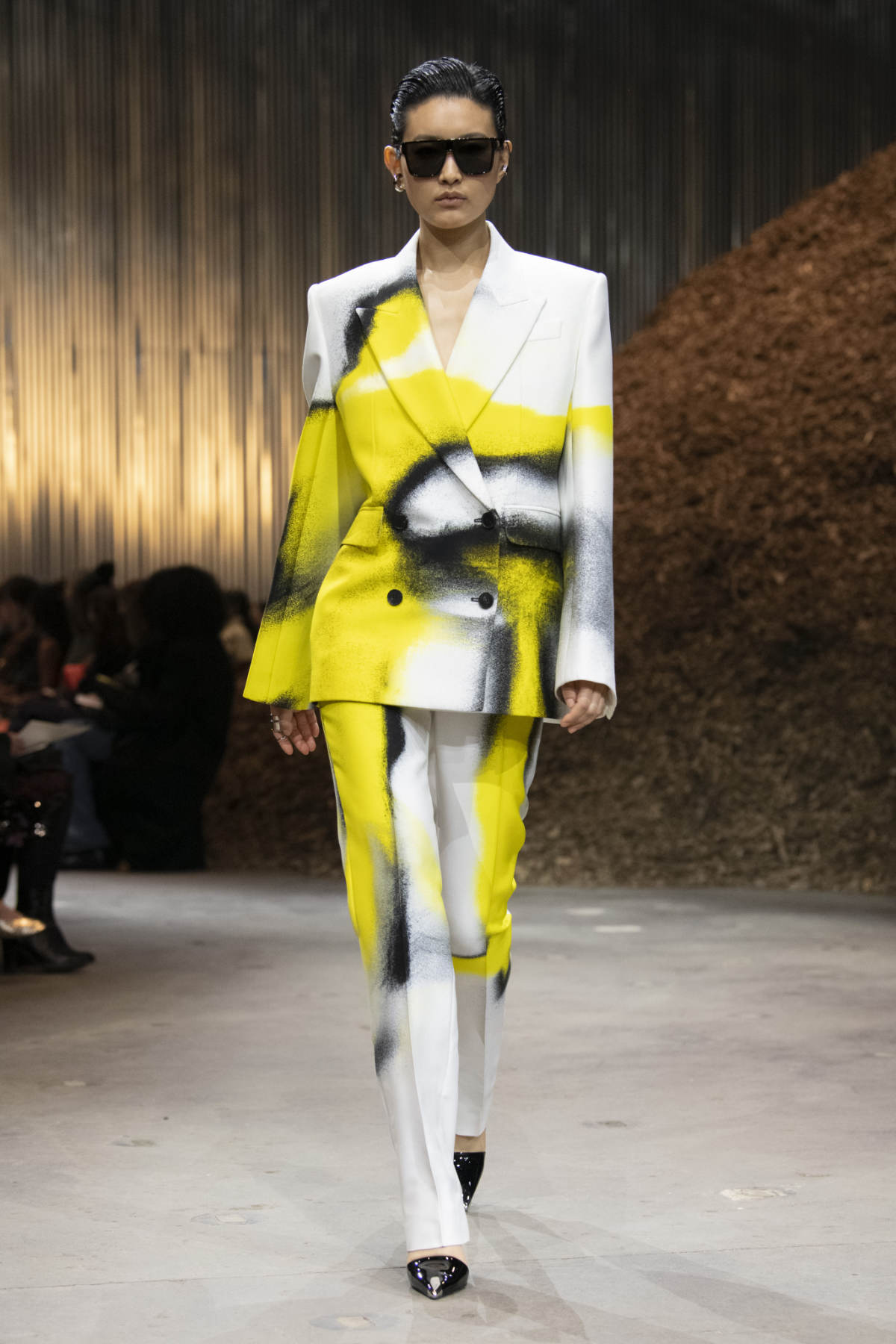 Alexander McQueen Presents Its New Autumn Winter 2022 Womenswear Collection: Mycelium