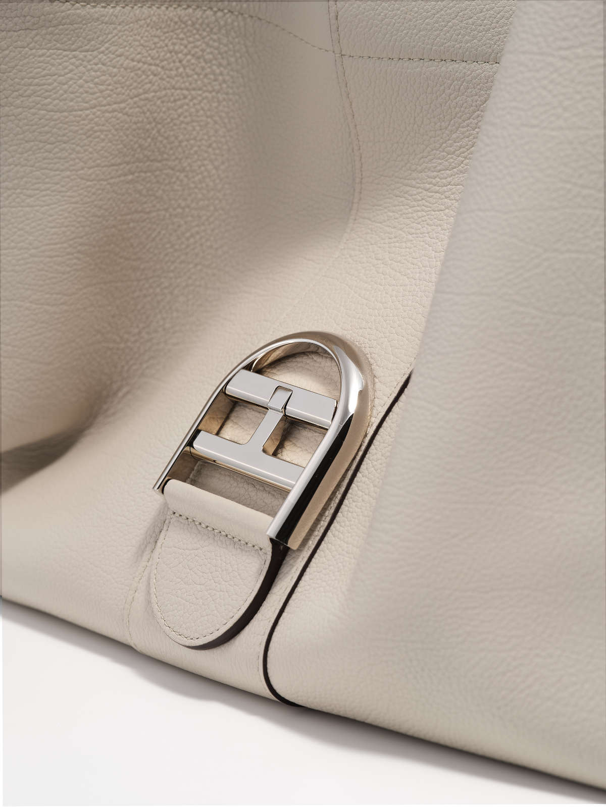 Delvaux Unveils Le Brillant Tempo Bag: A Symphony Of Movement And Luxury