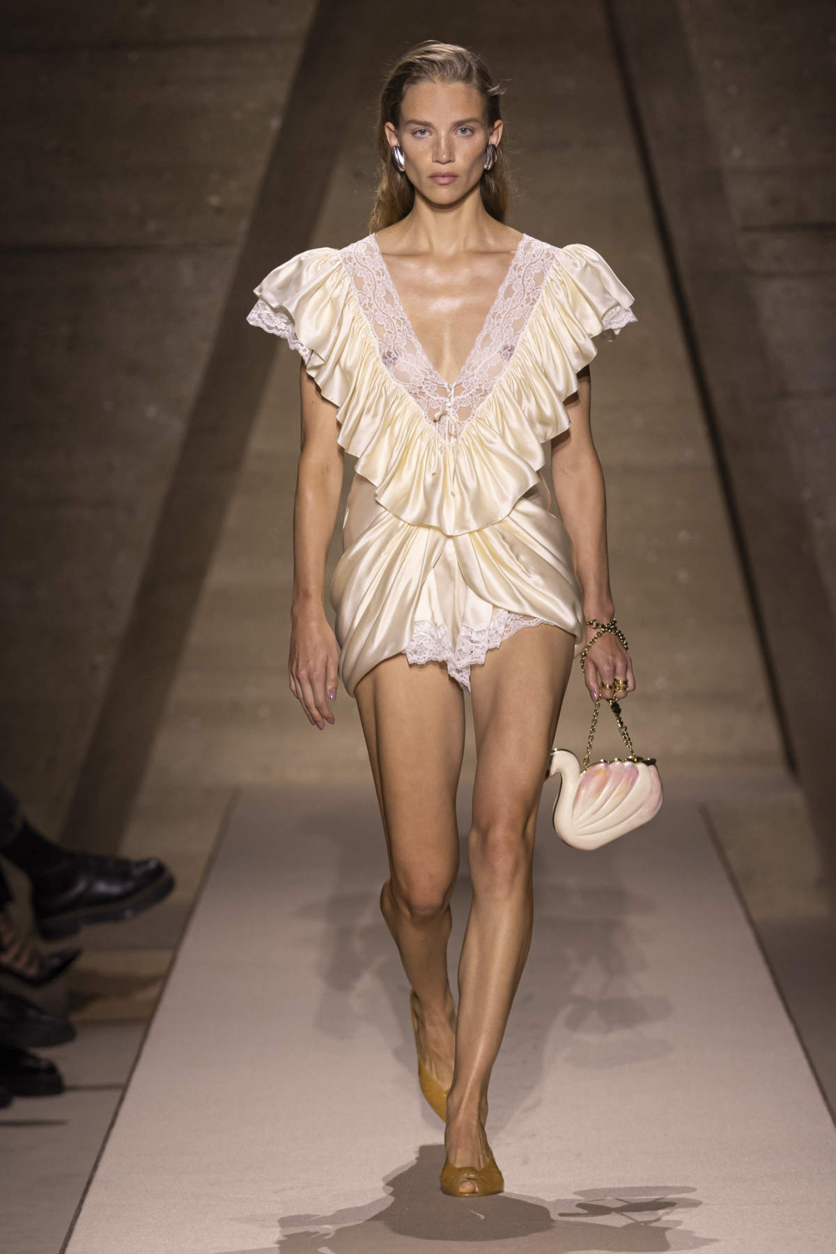 Chloé’s “Entre Deux” Collection Summer 2026: The Elegance Of Ease