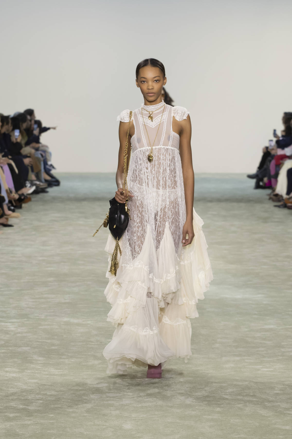 Chloé Presents Its New Winter 2025 Evolution Collection