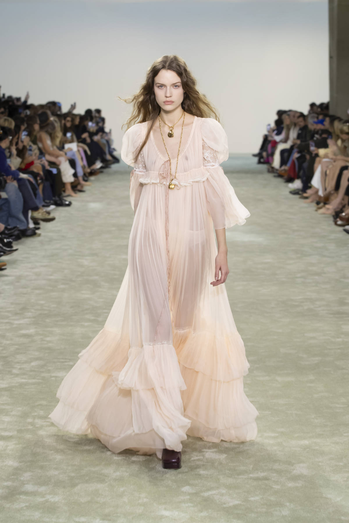 Chloé Presents Its New Winter 2025 Evolution Collection