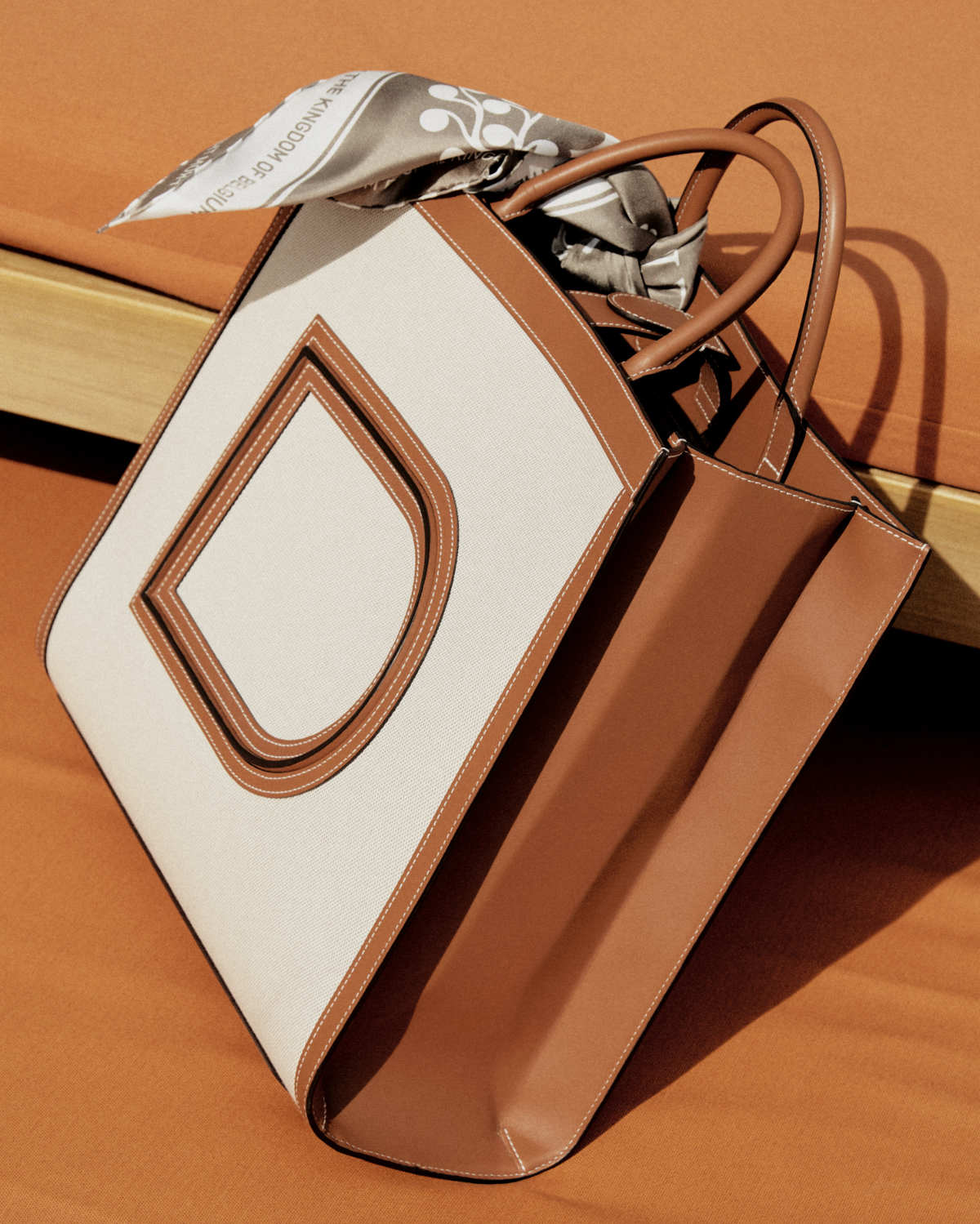 Delvaux Introduces Its New Stunning Campaign: Canvas Story