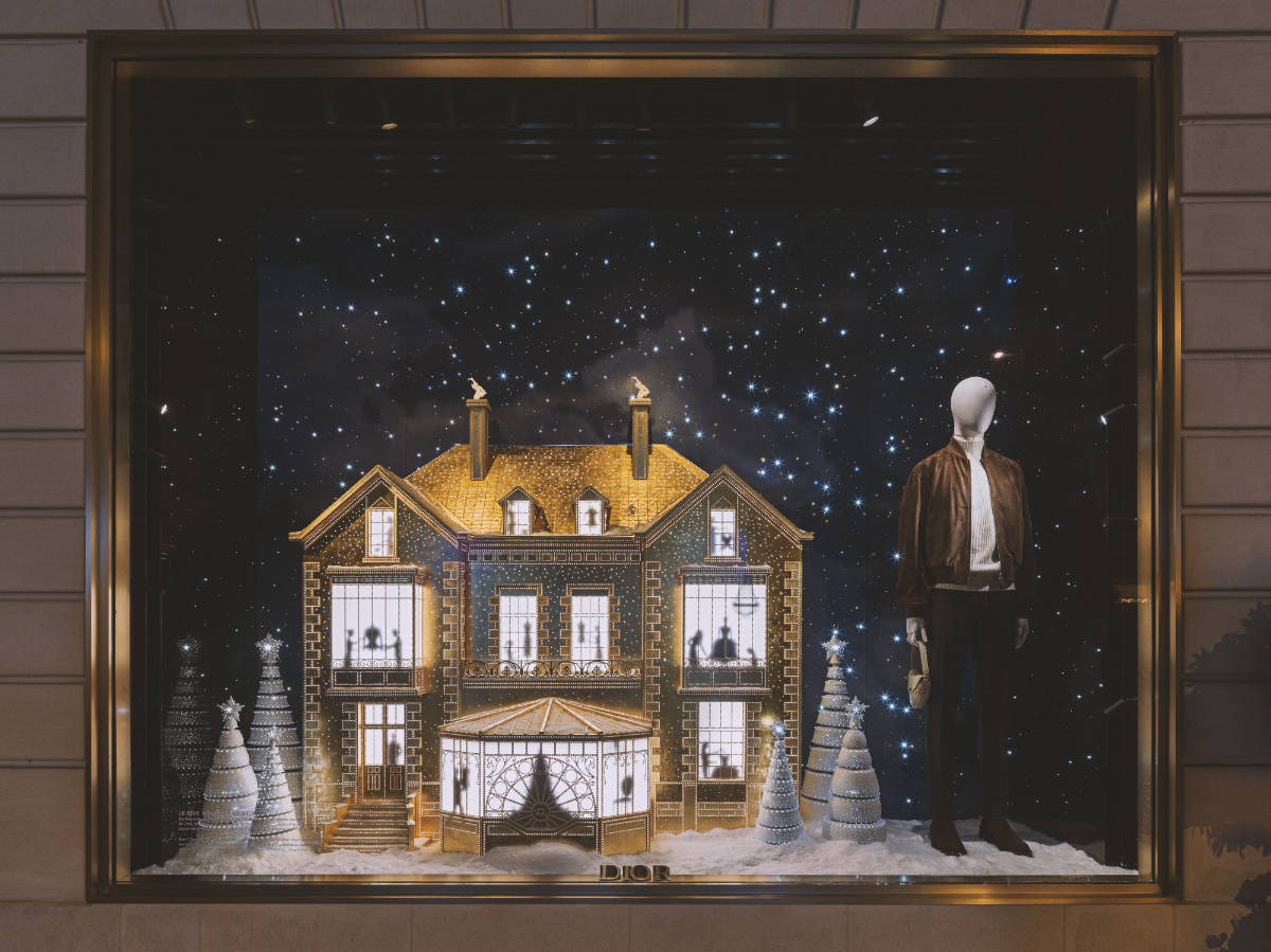 Dior Unveils A Dazzling Holiday Dreamscape At The Iconic 30 Montaigne