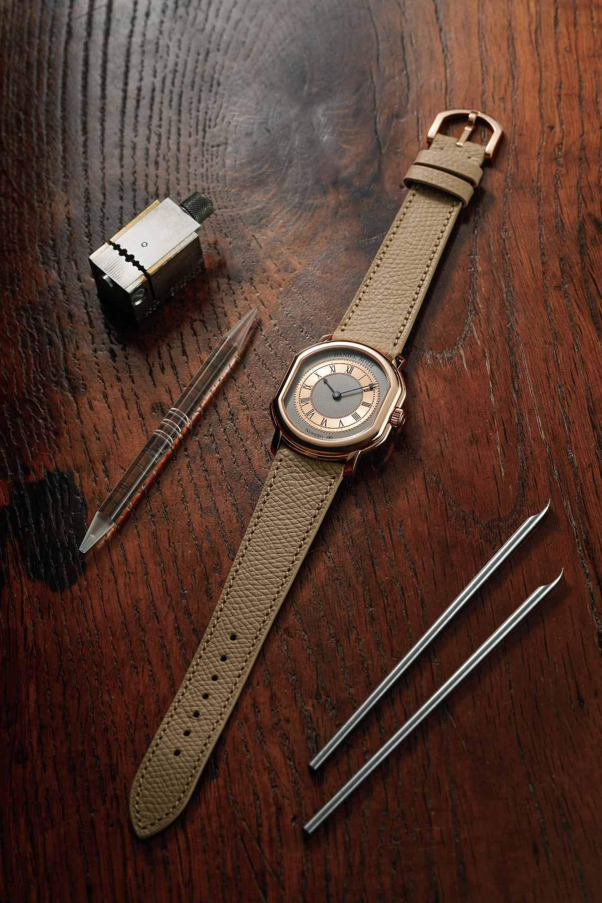 Daniel Roth Presents Its New Extra Plat Rose Gold Watch