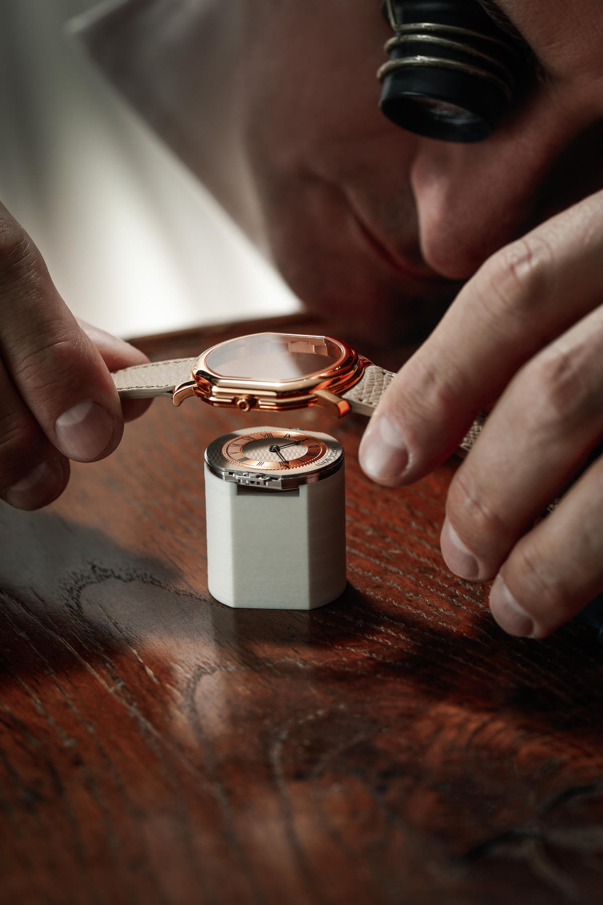 Daniel Roth Presents Its New Extra Plat Rose Gold Watch