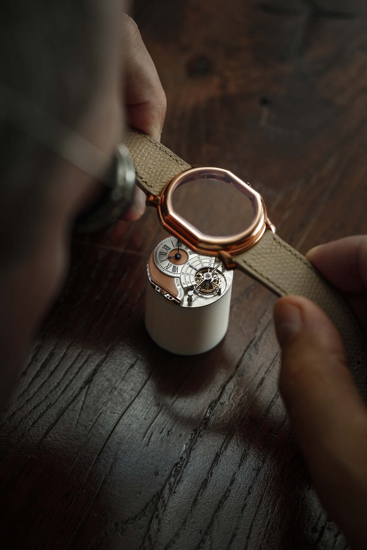 Daniel Roth Unveils Its New Tourbillon Rose Gold