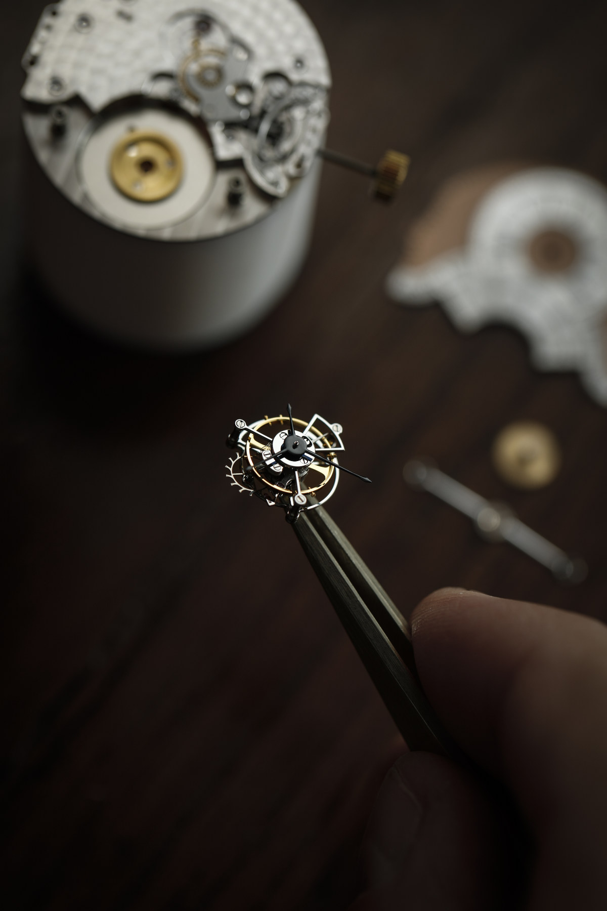 Daniel Roth Unveils Its New Tourbillon Rose Gold