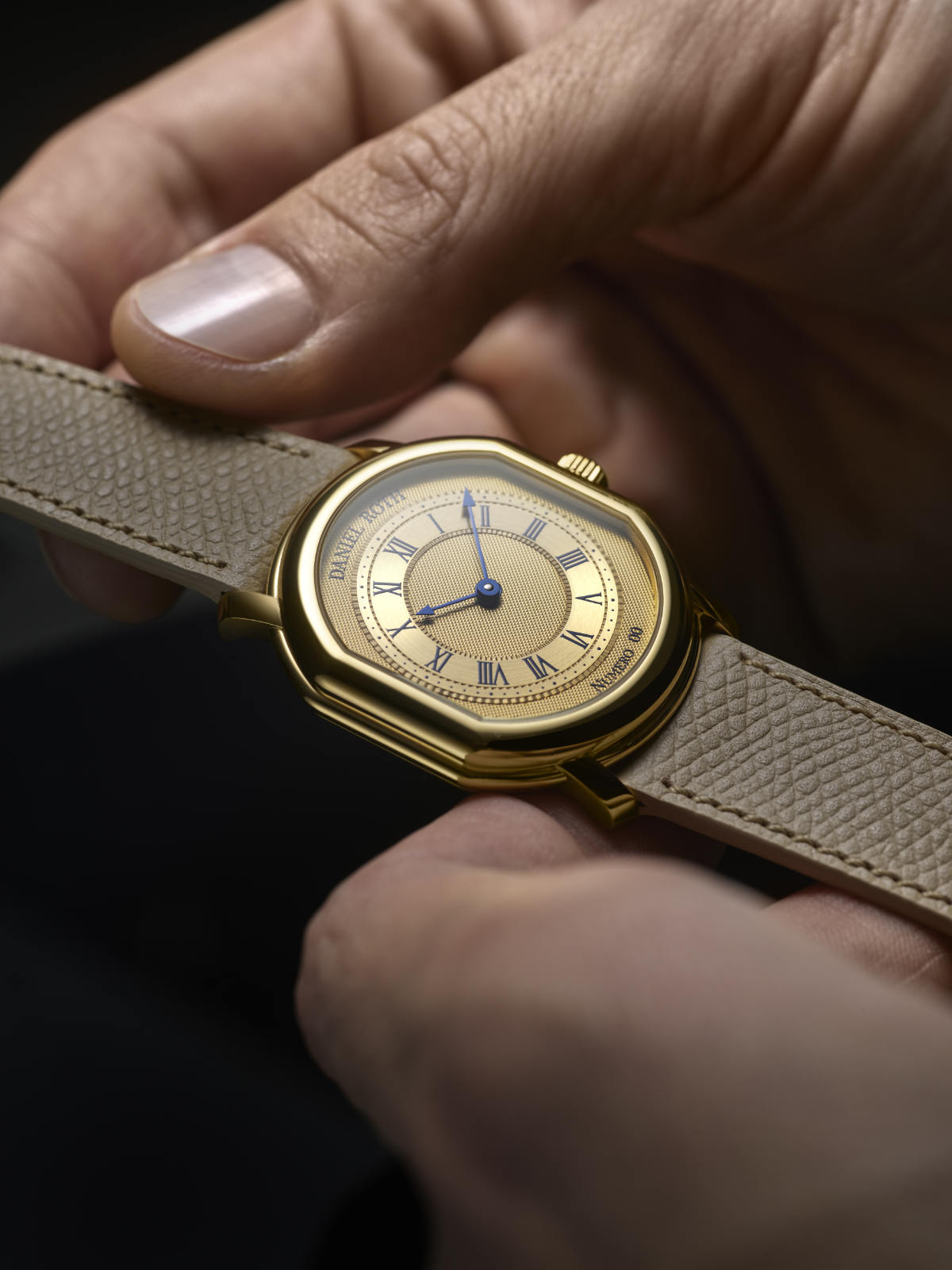 Daniel Roth Unveils Its New Extra Plat Souscription Watch