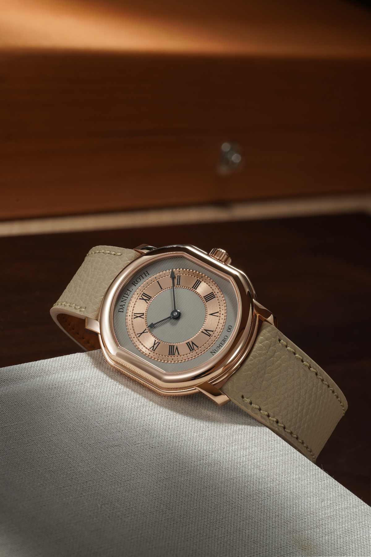 Daniel Roth Presents Its New Extra Plat Rose Gold Watch