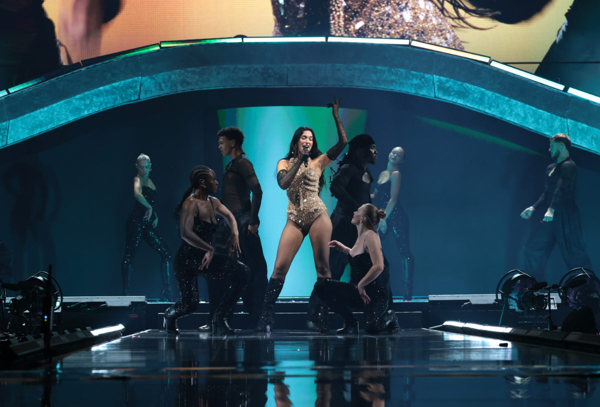 Dua Lipa Captivates In Custom Schiaparelli Haute Couture By Daniel Roseberry