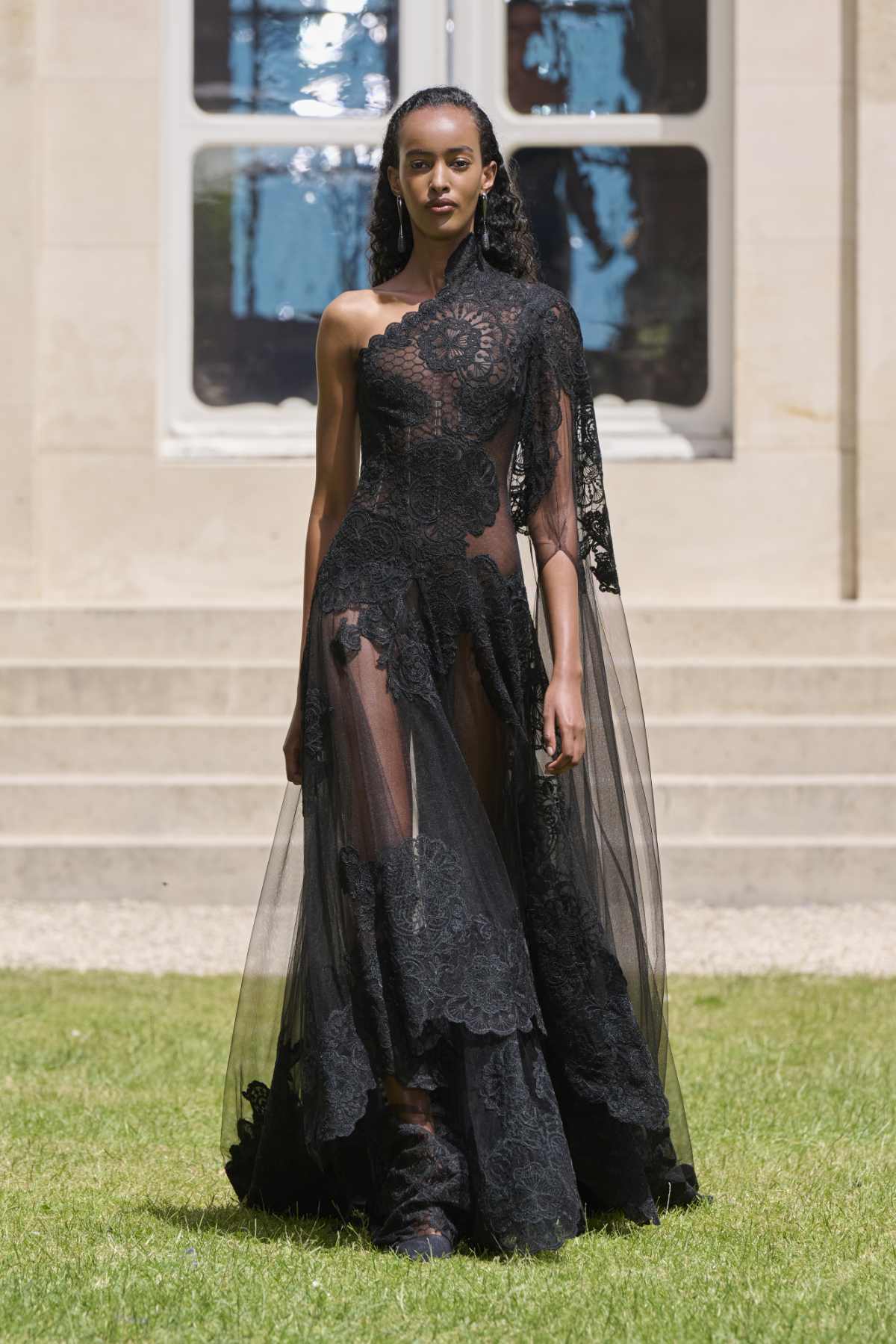 Georges Hobeika Presents His New Haute Couture Fall 2024 Collection