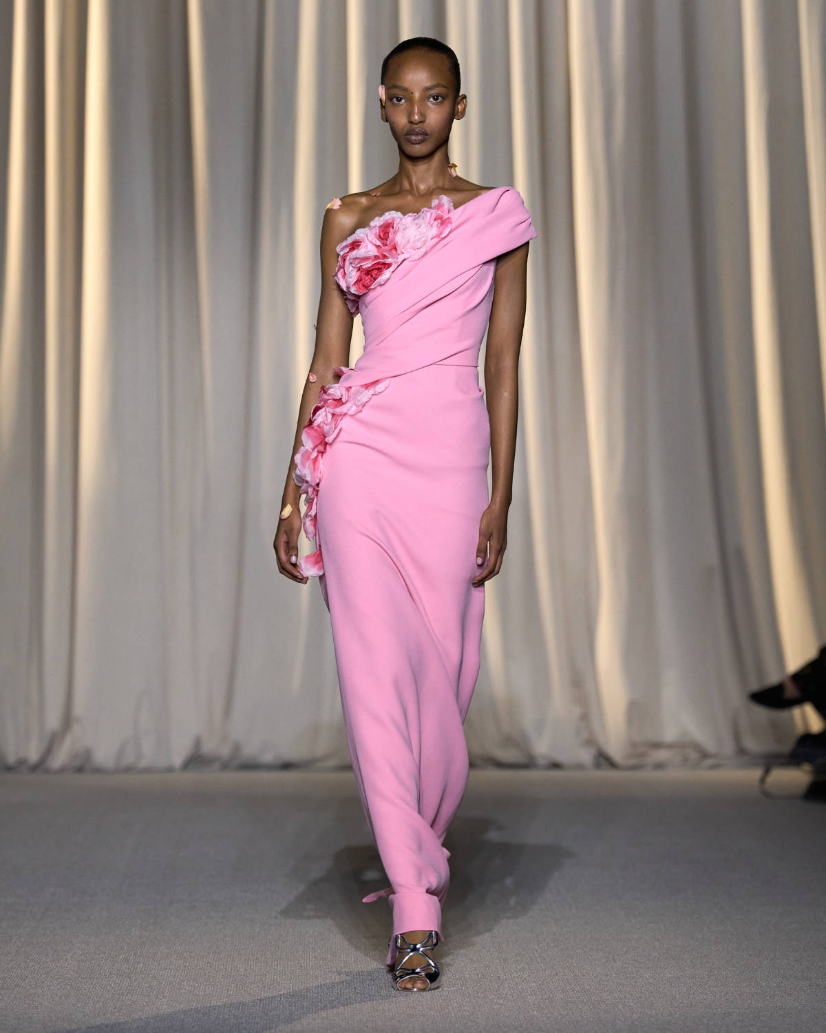 Giambattista Valli Presents His New Haute Couture 27 Fall-Winter 2024 Collection