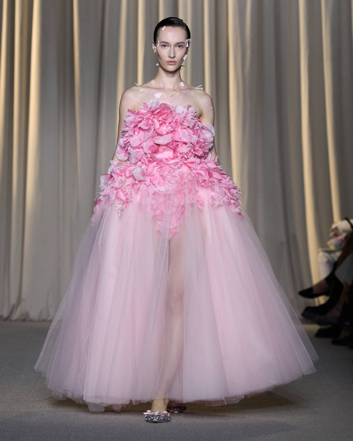 Giambattista Valli Presents His New Haute Couture 27 Fall-Winter 2024 Collection