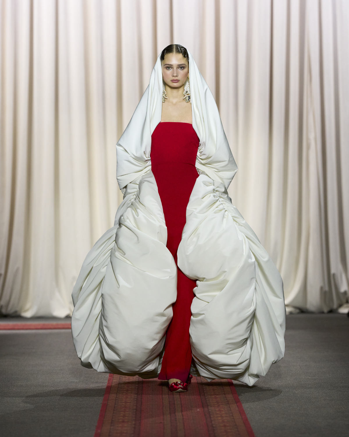 Giambattista Valli Presents His New Haute Couture N°28 Collection