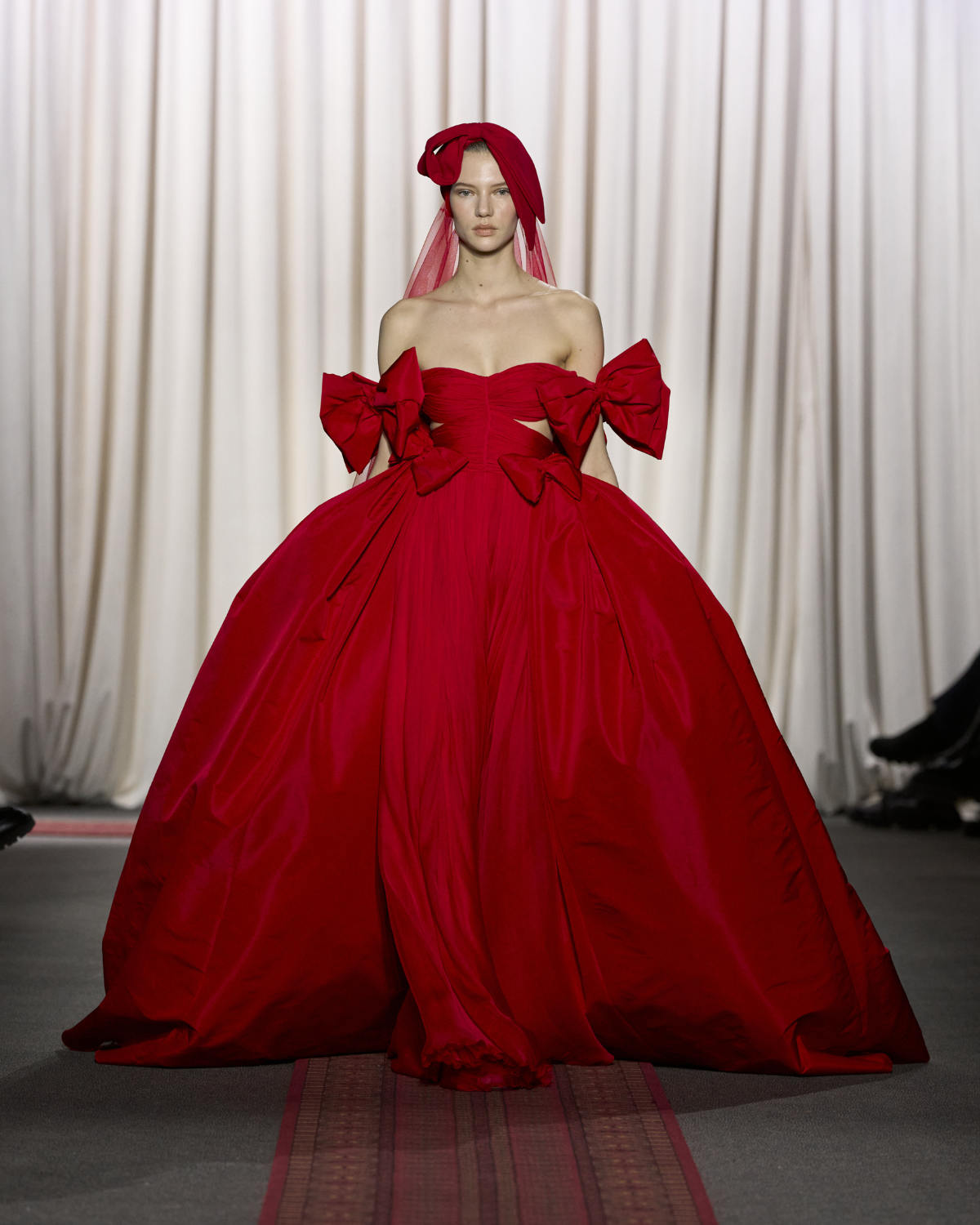 Giambattista Valli Presents His New Haute Couture N°28 Collection