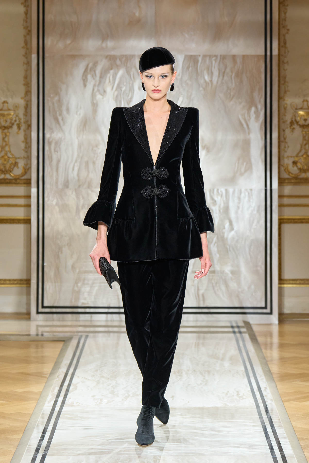 Giorgio Armani Privé Presents Its New Autumn Winter 2025-26 Haute Couture Collection: Noir Séduisa