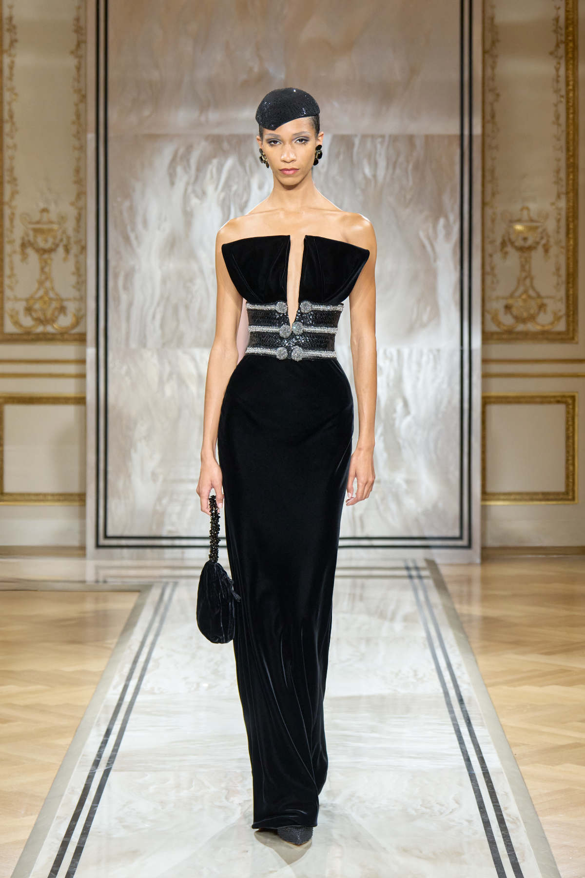 Giorgio Armani Privé Presents Its New Autumn Winter 2025-26 Haute Couture Collection: Noir Séduisa