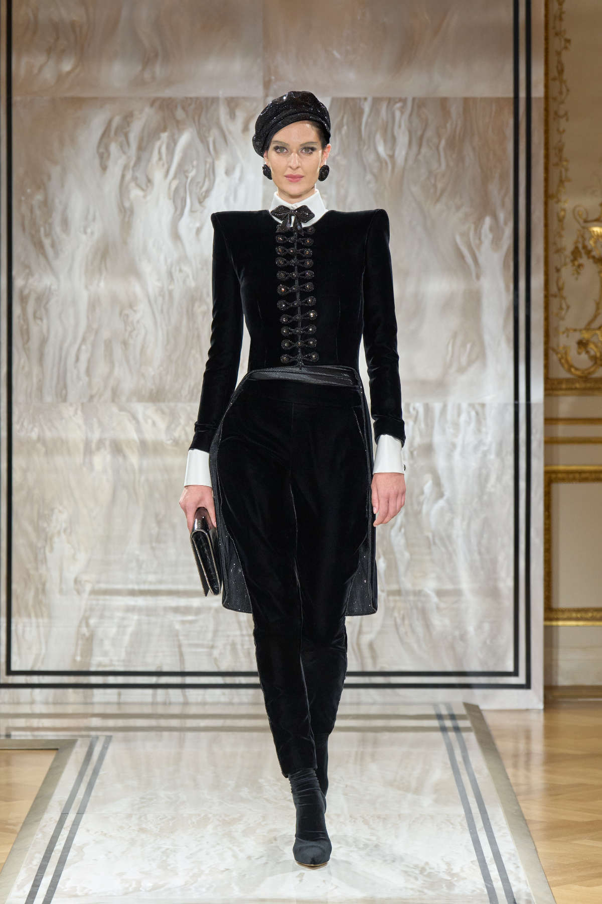 Giorgio Armani Privé Presents Its New Autumn Winter 2025-26 Haute Couture Collection: Noir Séduisa