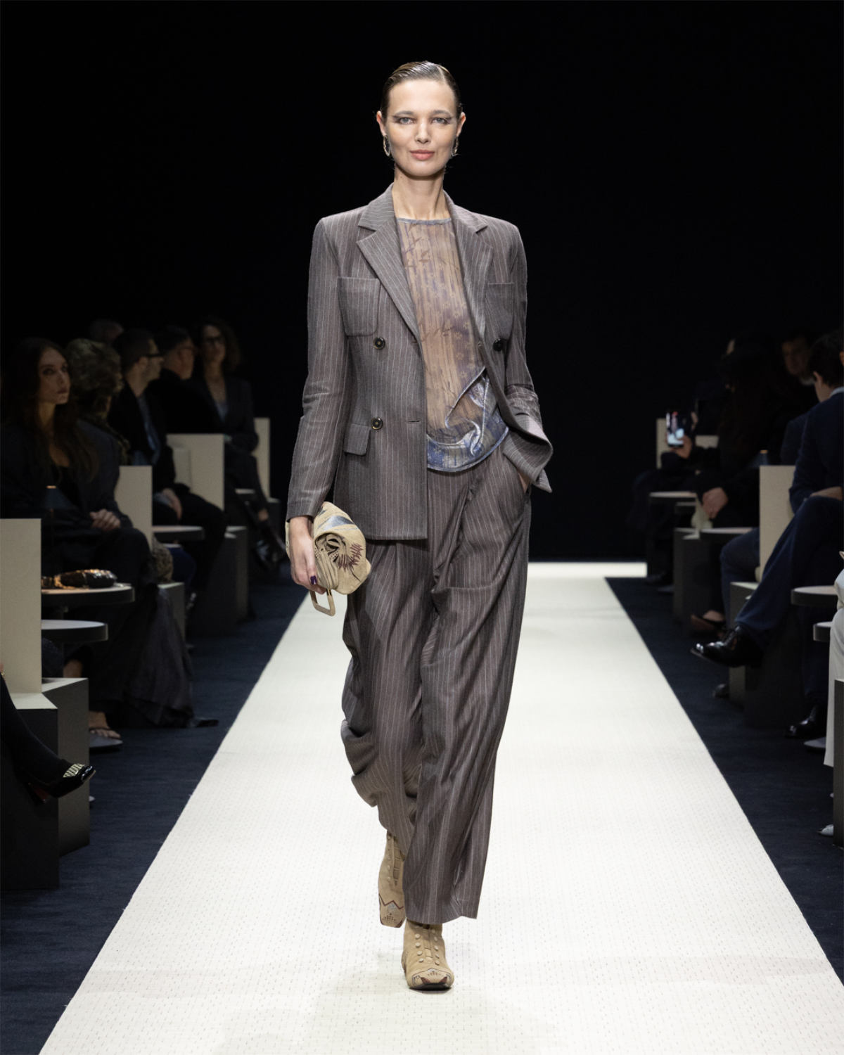 Giorgio Armani Presents Its New Women’s Autumn/Winter Collection 2025/26: Roots