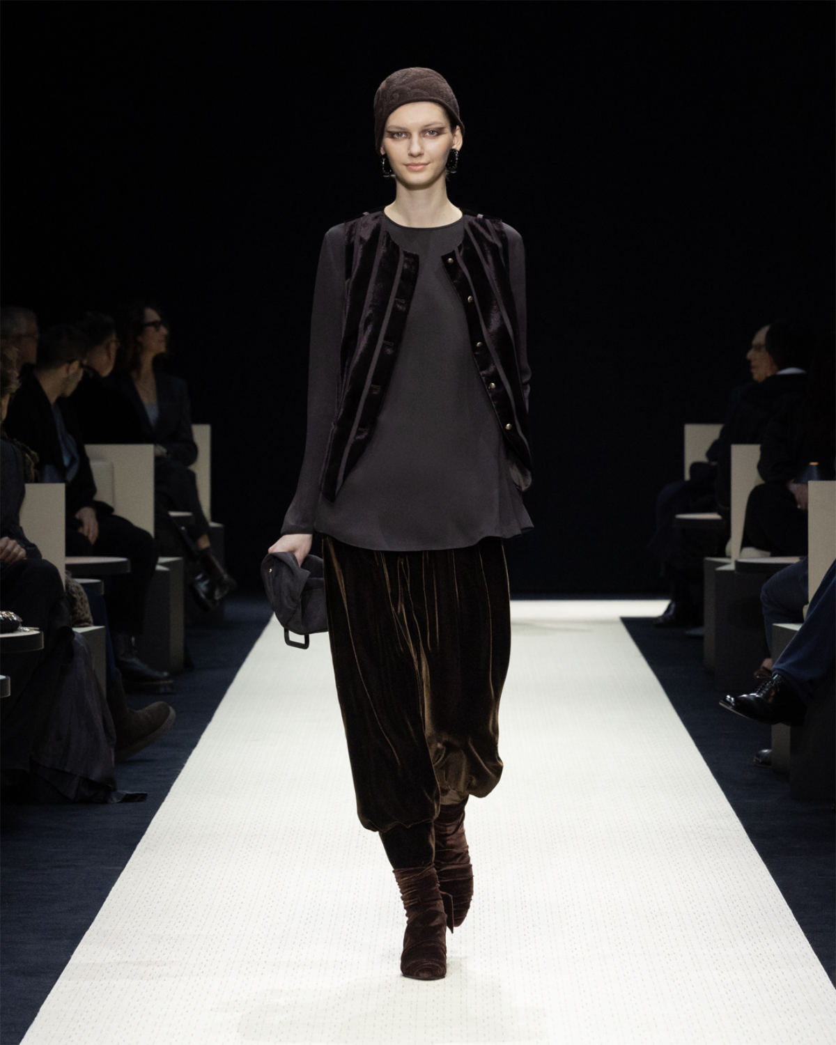 Giorgio Armani Presents Its New Women’s Autumn/Winter Collection 2025/26: Roots