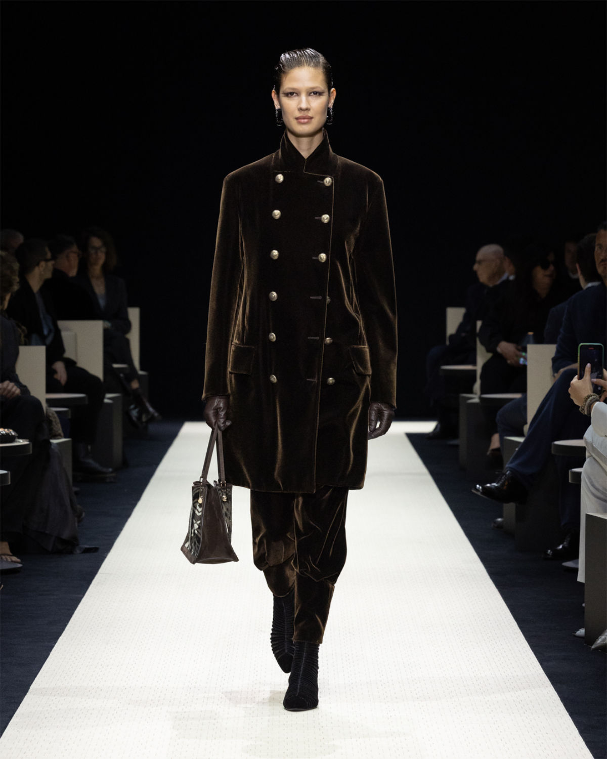 Giorgio Armani Presents Its New Women’s Autumn/Winter Collection 2025/26: Roots