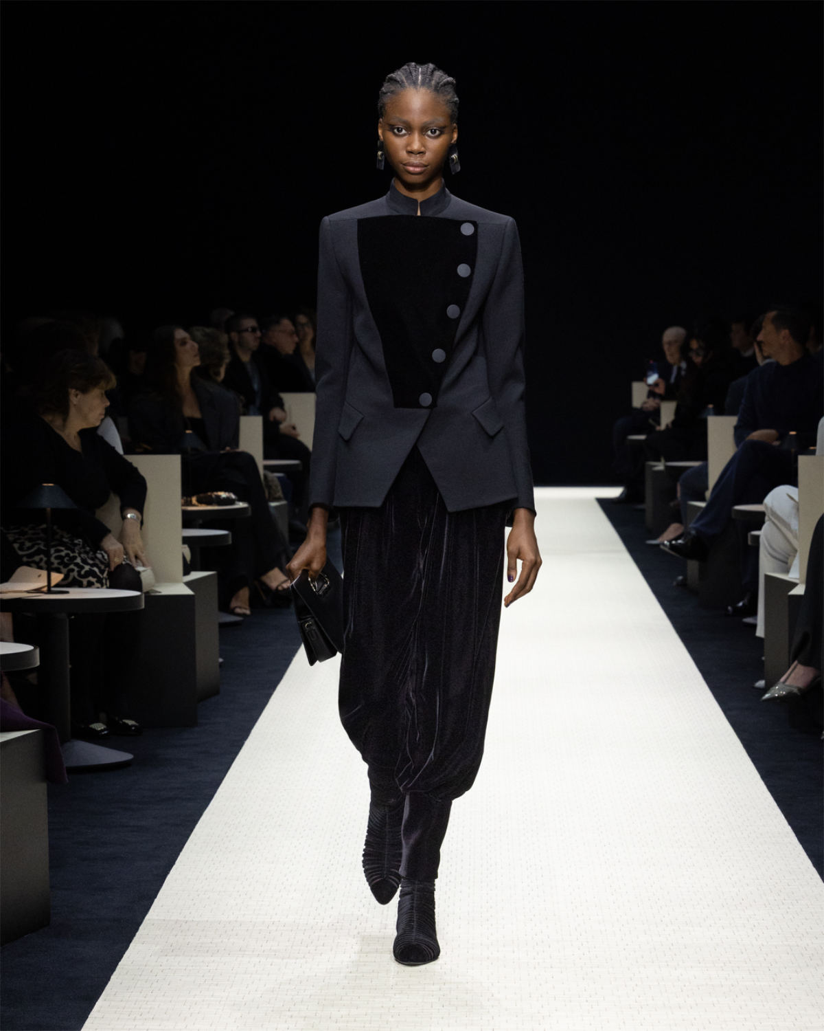 Giorgio Armani Presents Its New Women’s Autumn/Winter Collection 2025/26: Roots