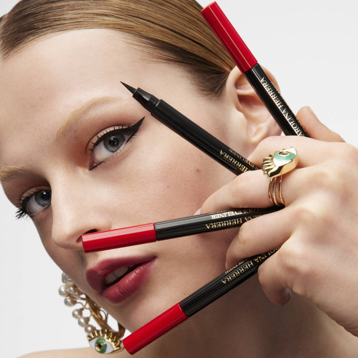 Carolina Herrera Beauty Introduces Its New Fabulous Eyeliner