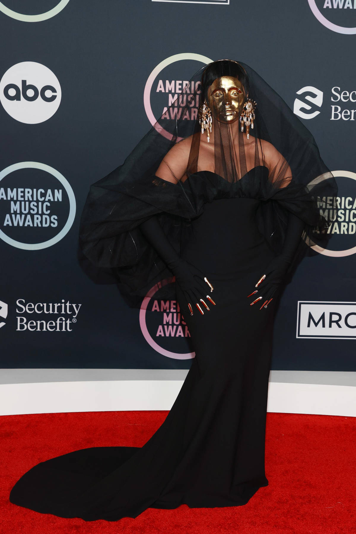 Cardi B Wore Custom Schiaparelli Haute Couture To The 2021 American Music Awards