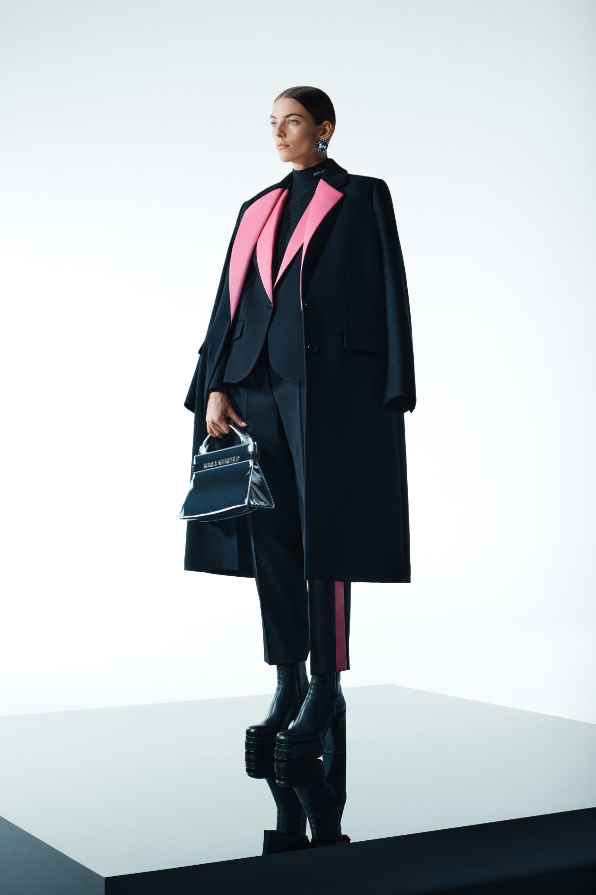 Karl Lagerfeld Presents Its New Fall–Winter Womenswear 2022 Collection