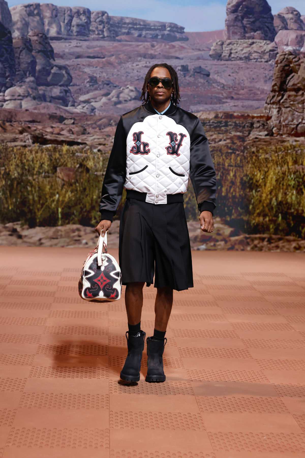 Louis Vuitton: Louis Vuitton Presents Its New Fall-Winter 2024 Men's  Collection - Luxferity