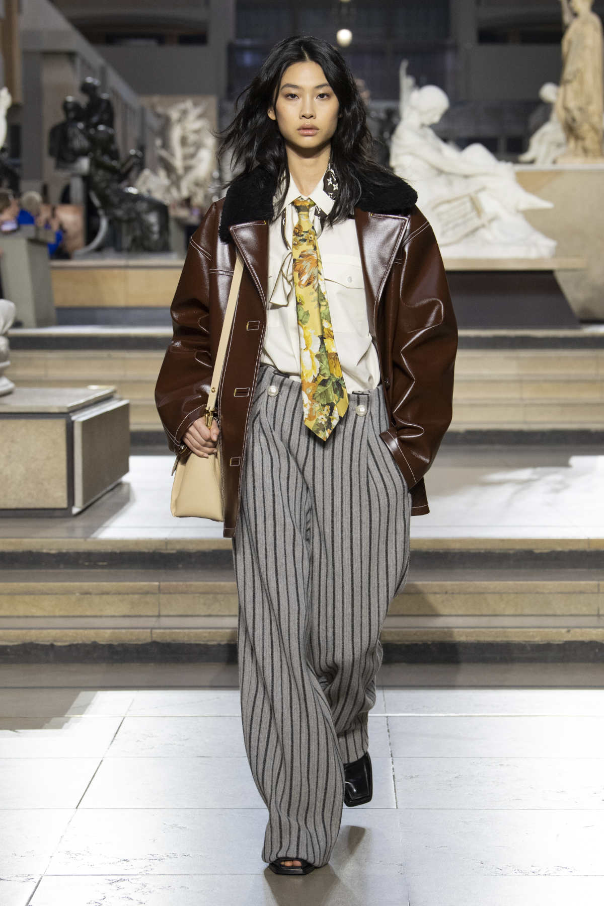 Louis Vuitton: Louis Vuitton Presents Its New Fall-Winter 2022 Women's  Fashion Collection - Luxferity
