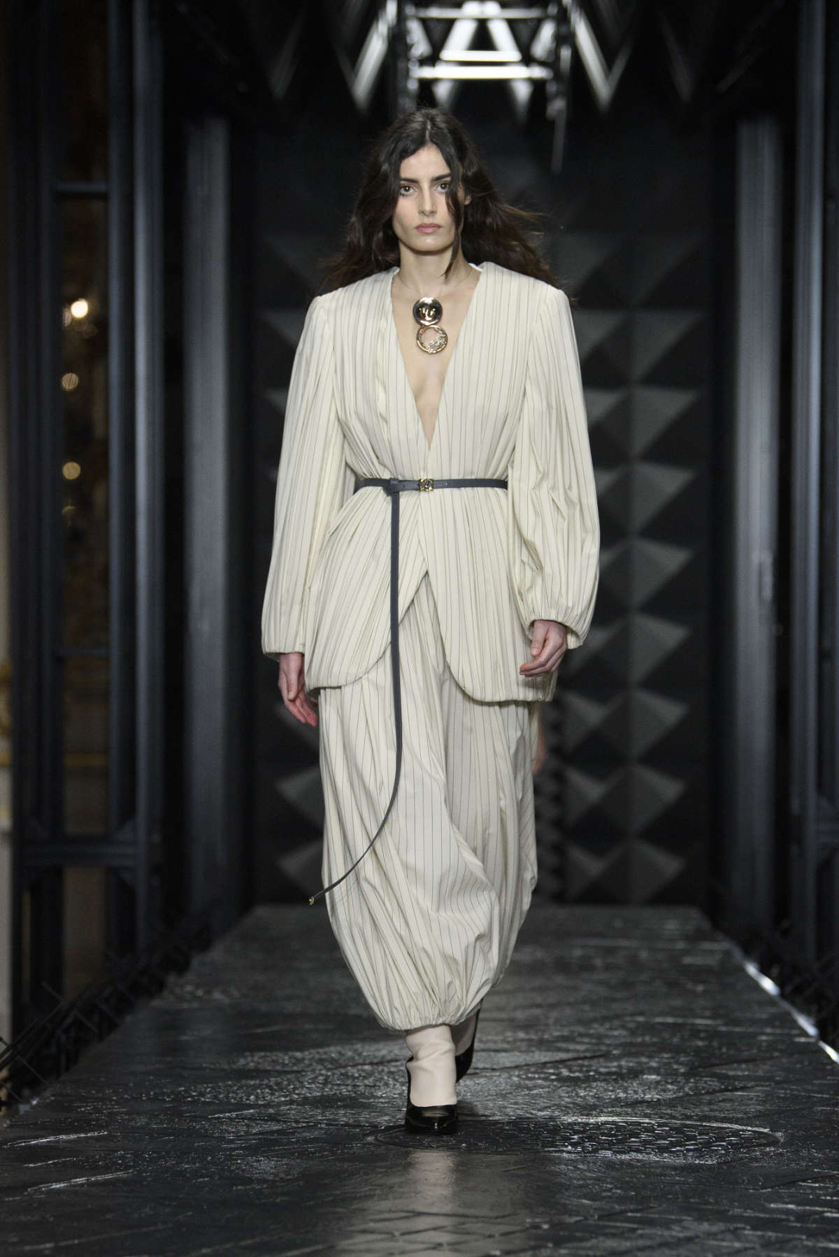 Louis Vuitton: Louis Vuitton Presents Its New Fall-Winter 2023 Women's  Collection - Luxferity