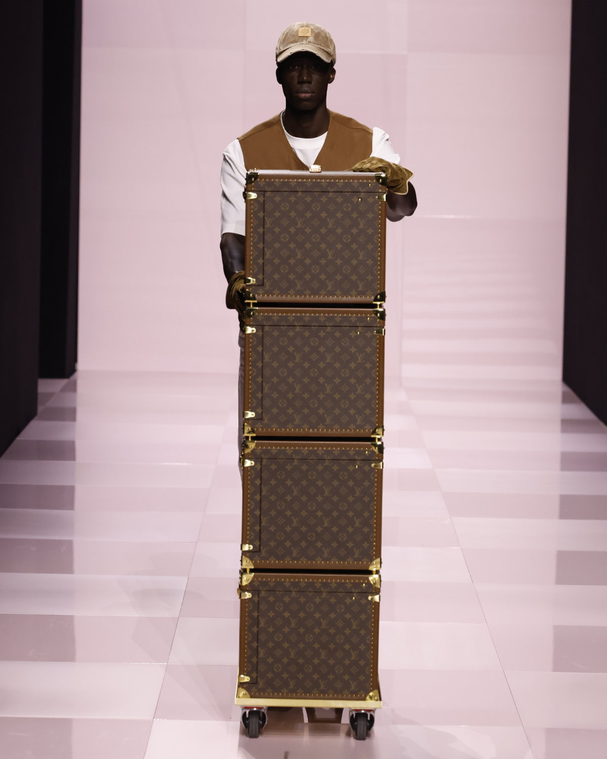 Louis Vuitton Presents Its New Men's Fall-Winter 2025 Collection