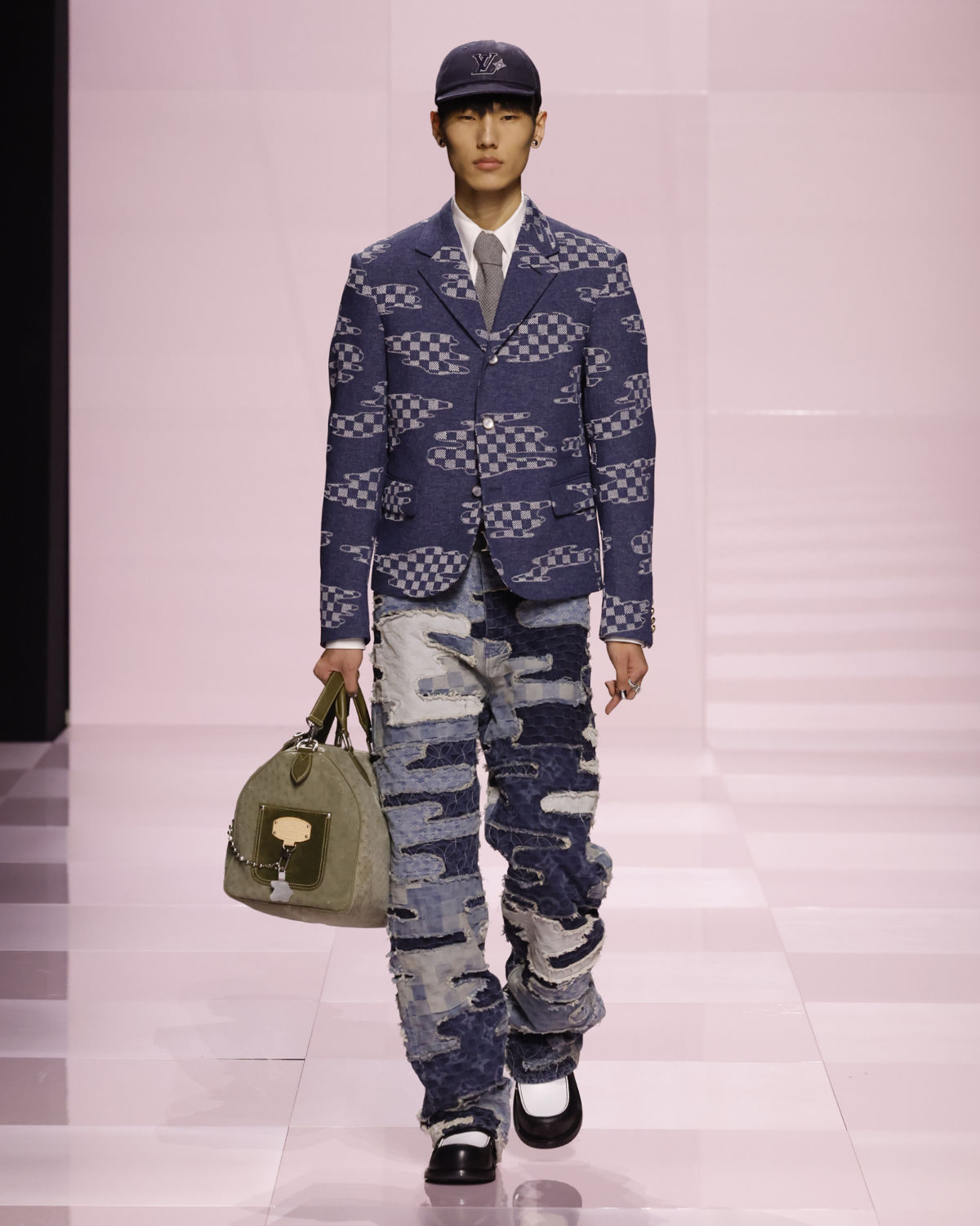 Louis Vuitton Presents Its New Men's Fall-Winter 2025 Collection