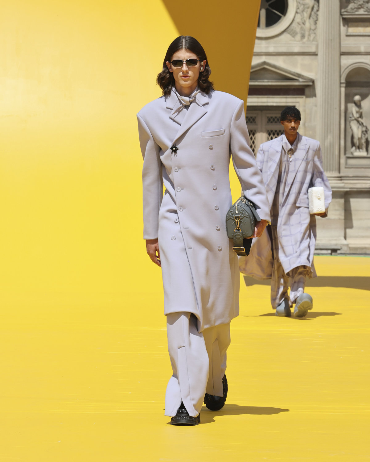 Louis Vuitton: Louis Vuitton Presents Its New Spring-Summer 2023 Men's  Collection: Collection ∞ - Luxferity