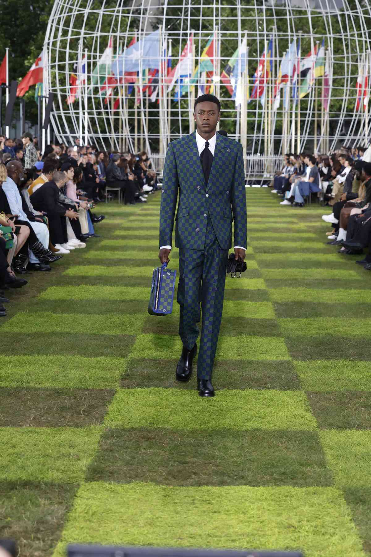 Louis Vuitton Presents Its New Spring-Summer 2025 Men’s Collection: Le Monde Est À Vous