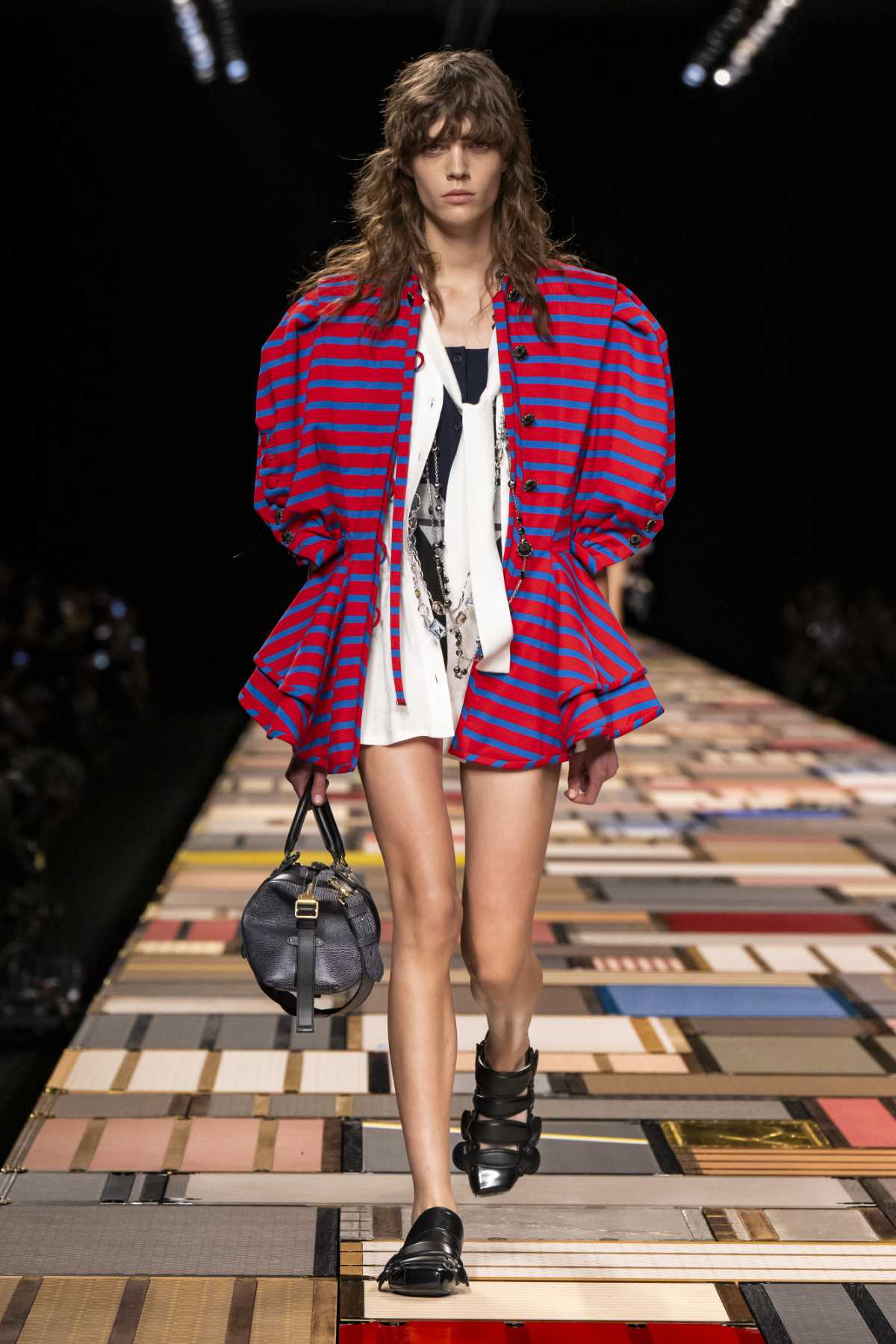 Louis Vuitton Presents Its New Women's Spring-Summer 2025 Collection