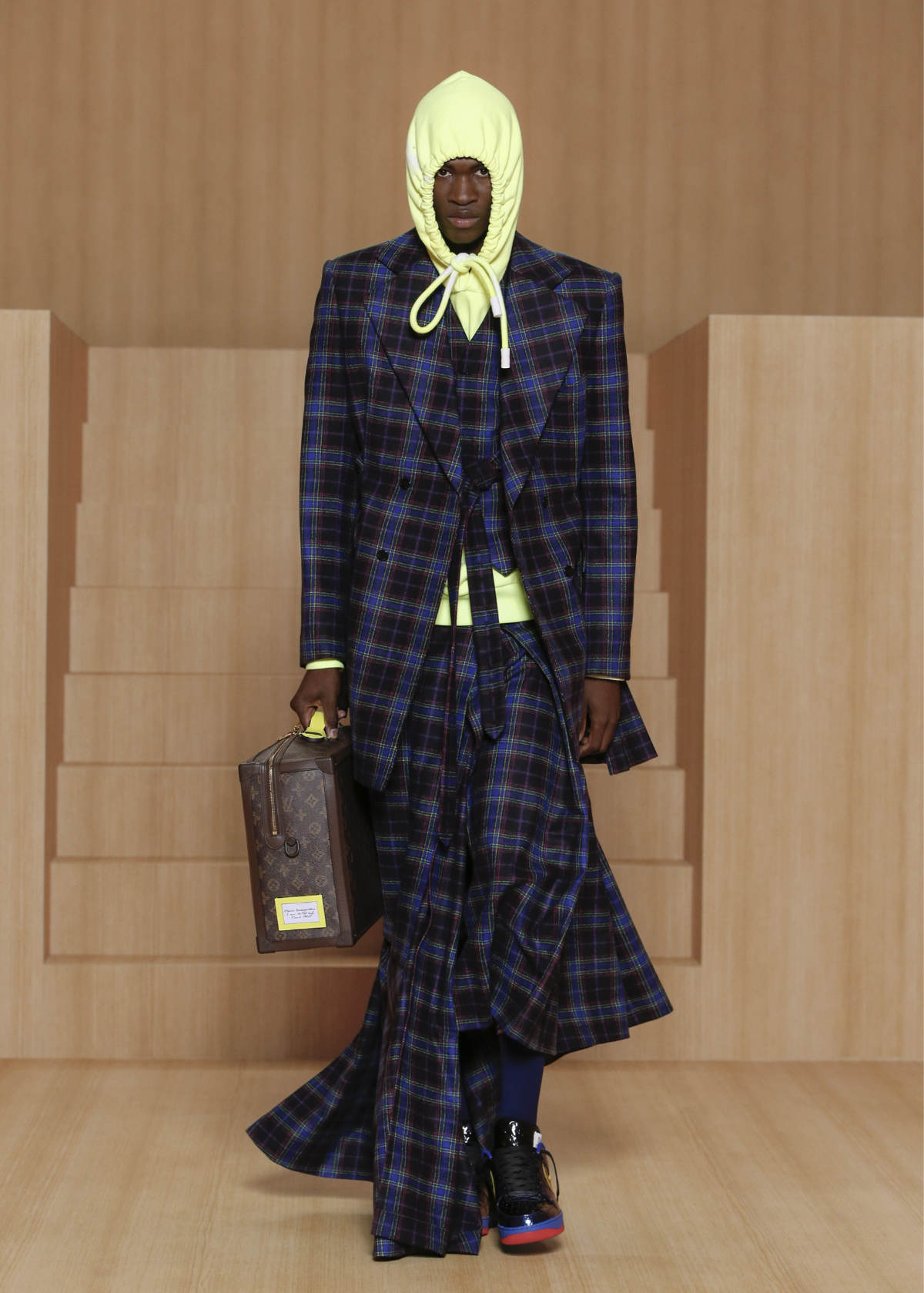 Louis Vuitton on X: #LVMenSS22 Sampling and re-sampling. Looks from  @virgilabloh's new #LouisVuitton collection juxtapose the tracksuit and the  tailored suit. Watch the show on Twitter or    / X