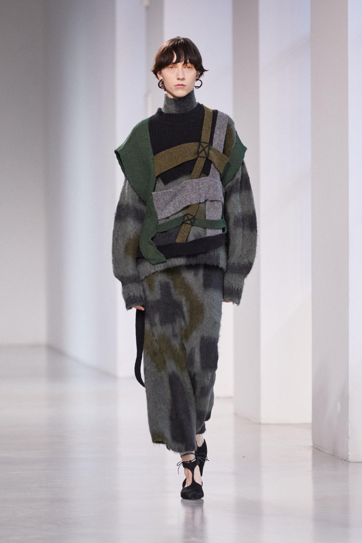 MAME KUROGOUCHI 2023 A/W COLLECTION CENTRES AROUND THE JAPANESE