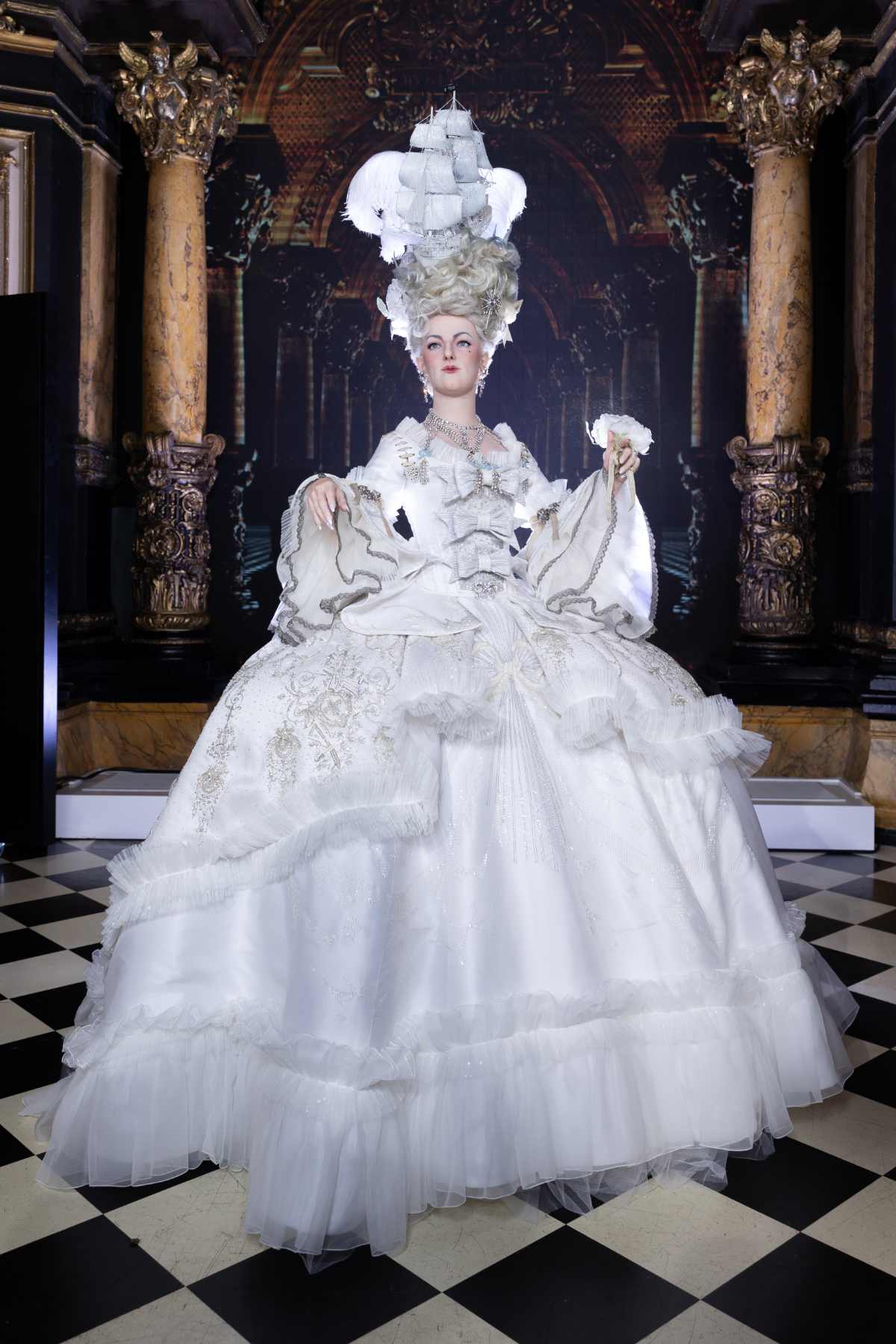 Julien Fournié Presents His New Haute Couture Fall/Winter 2024-25 Collection: Last Queen