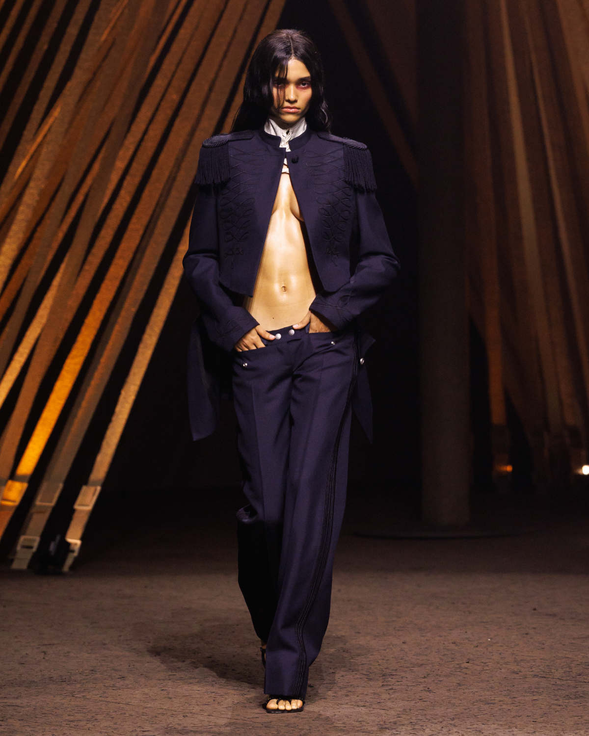 McQueen Spring Summer 2026: Primal Elegance And Avant-Garde Tailoring
