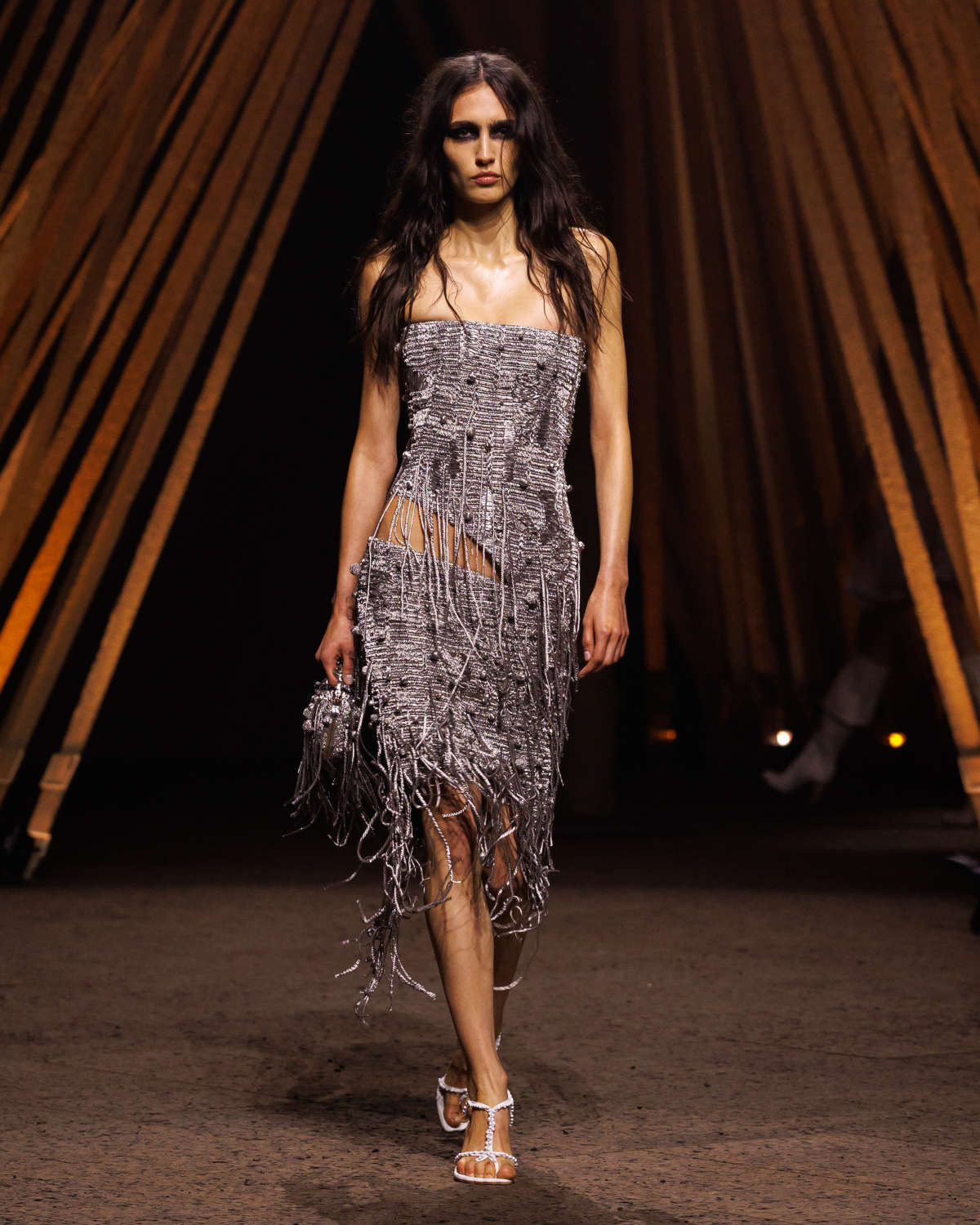 McQueen Spring Summer 2026: Primal Elegance And Avant-Garde Tailoring