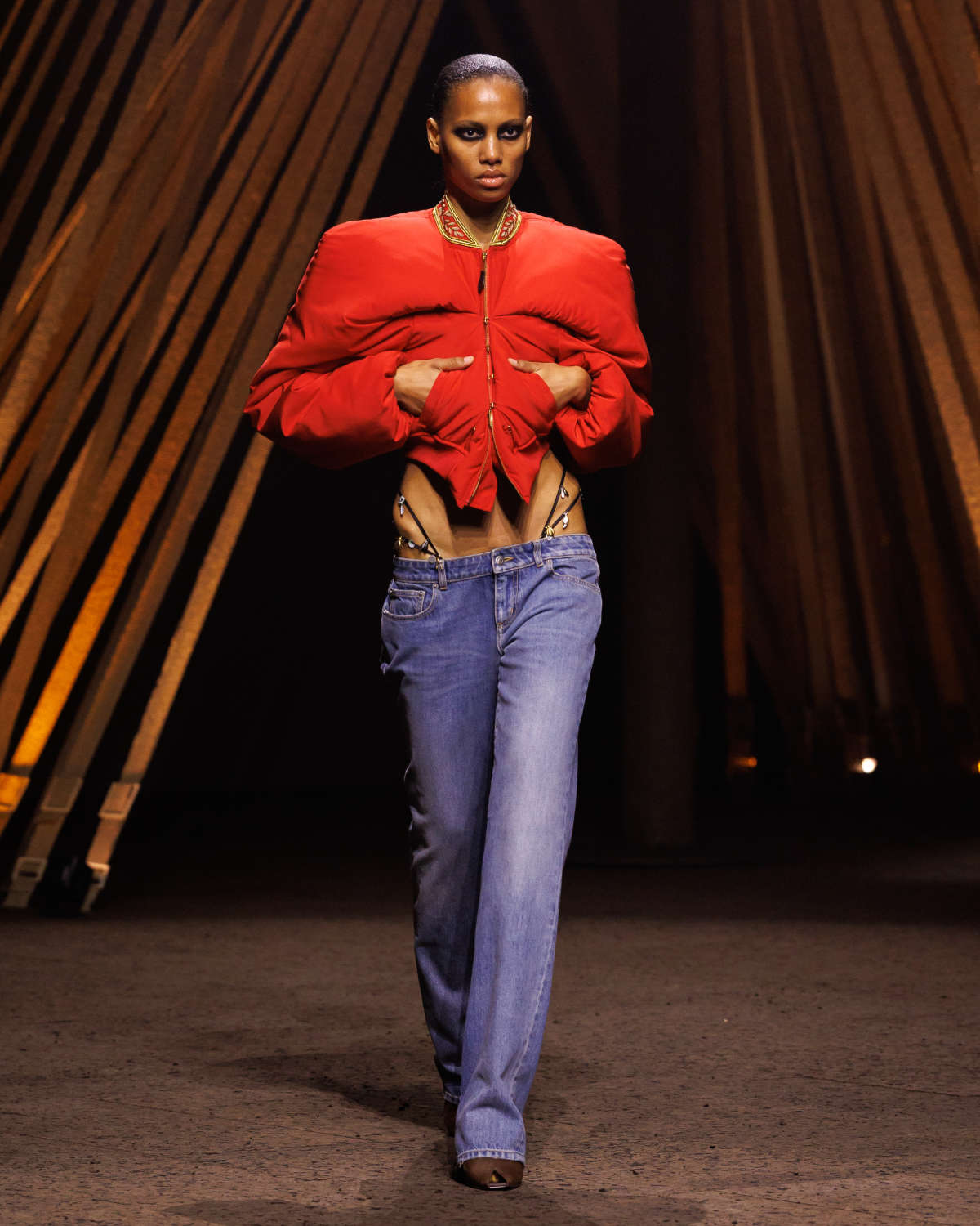 McQueen Spring Summer 2026: Primal Elegance And Avant-Garde Tailoring