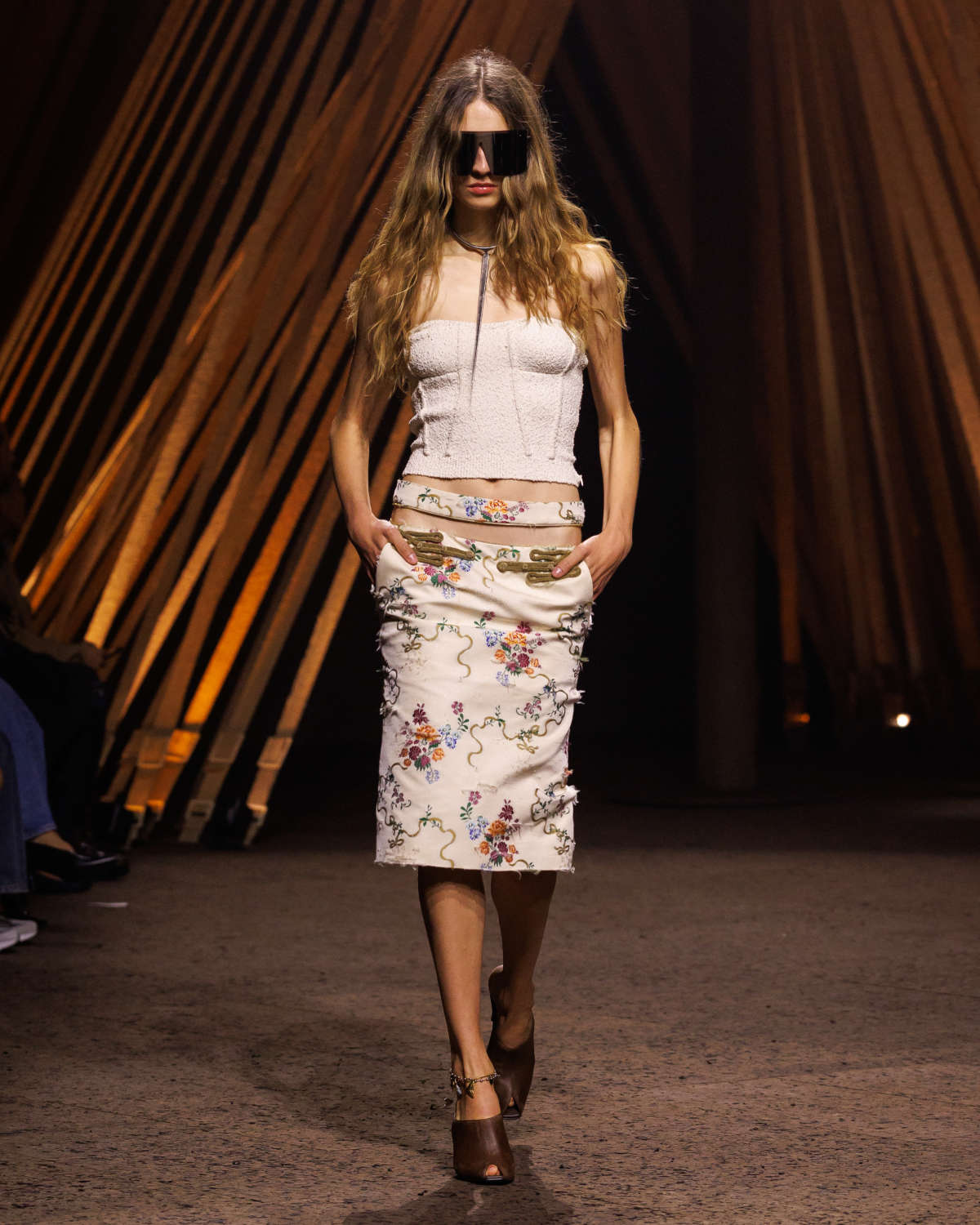 McQueen Spring Summer 2026: Primal Elegance And Avant-Garde Tailoring