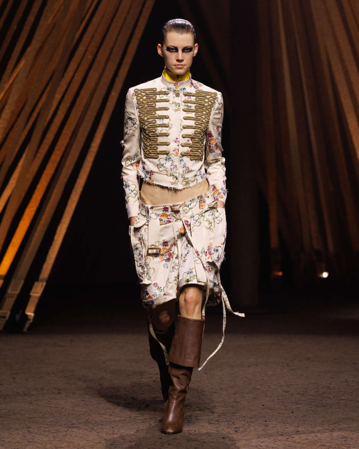 McQueen Spring Summer 2026: Primal Elegance And Avant-Garde Tailoring