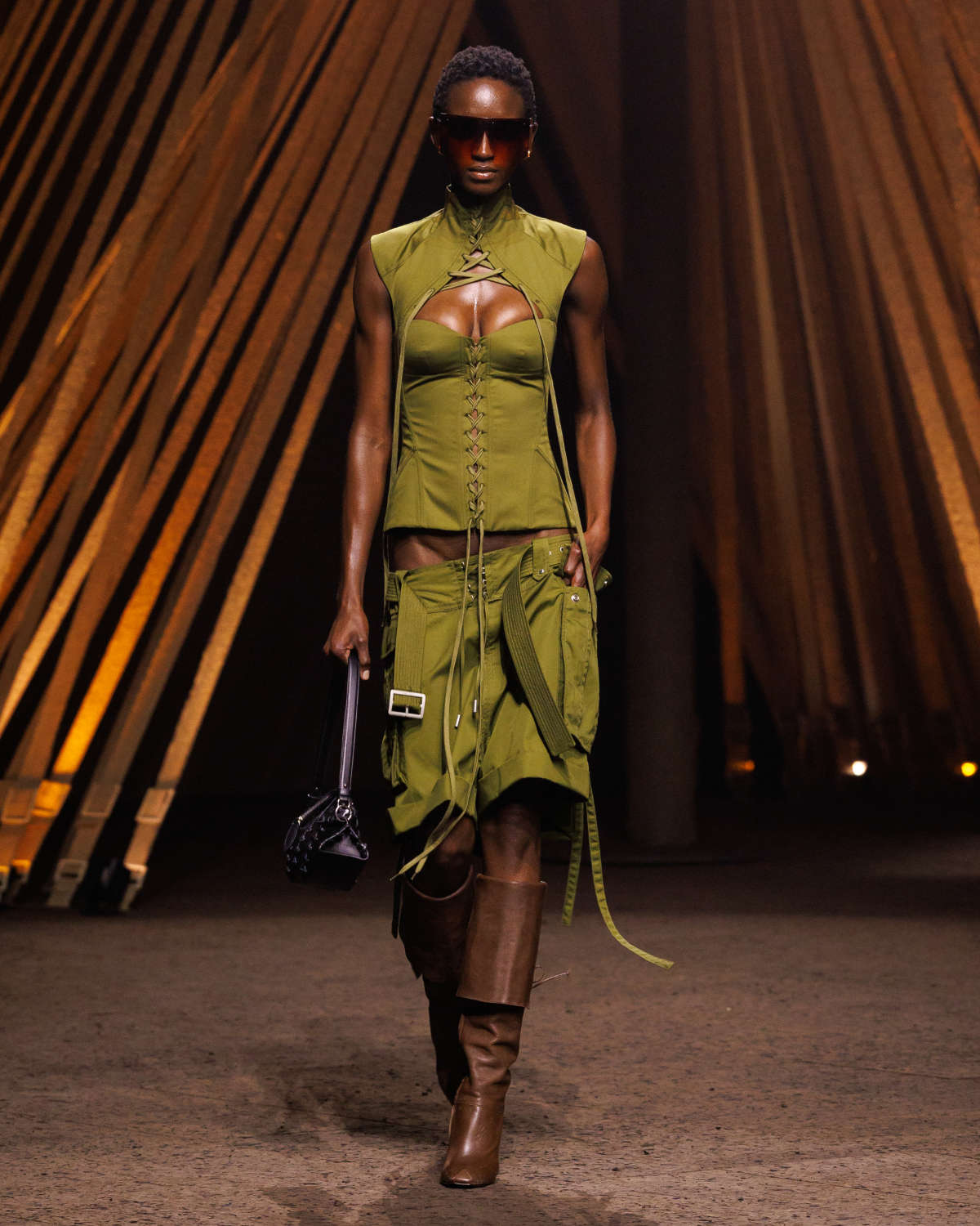 McQueen Spring Summer 2026: Primal Elegance And Avant-Garde Tailoring