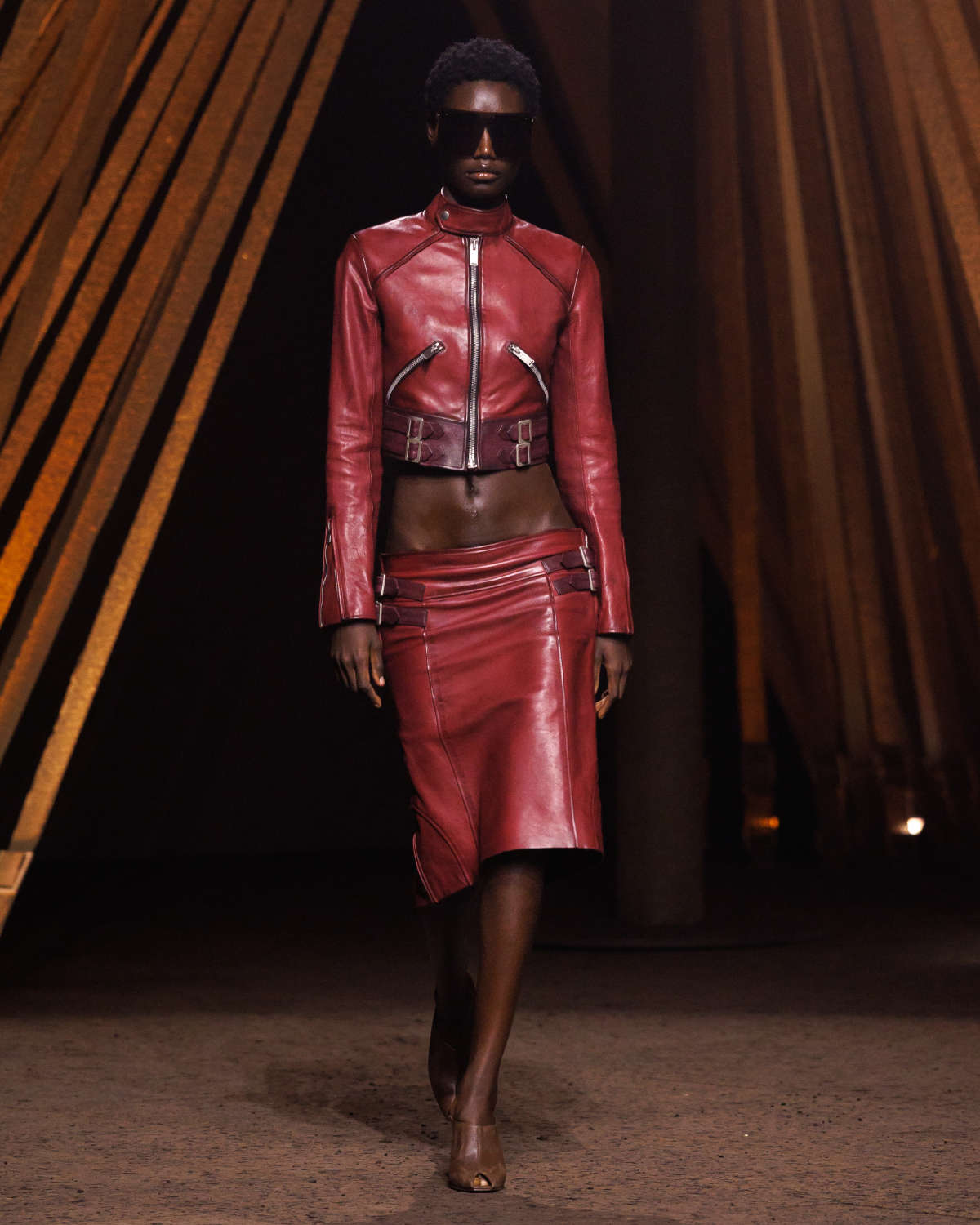 McQueen Spring Summer 2026: Primal Elegance And Avant-Garde Tailoring