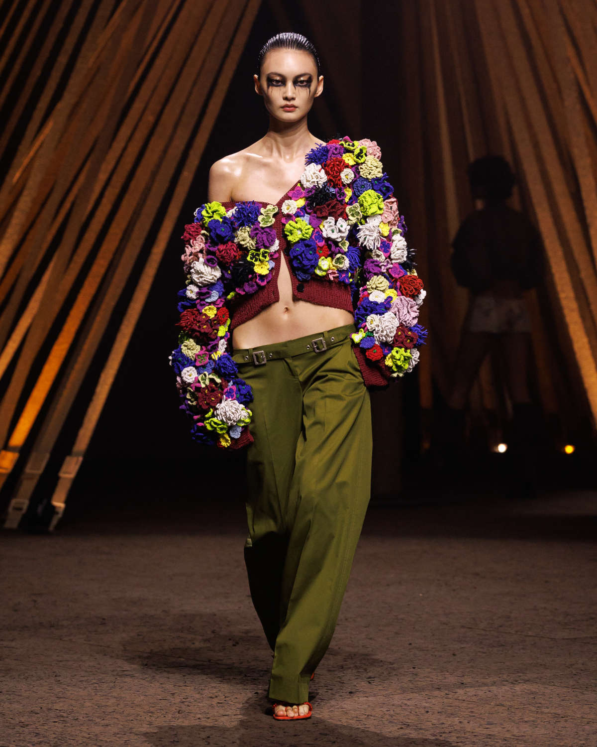 McQueen Spring Summer 2026: Primal Elegance And Avant-Garde Tailoring